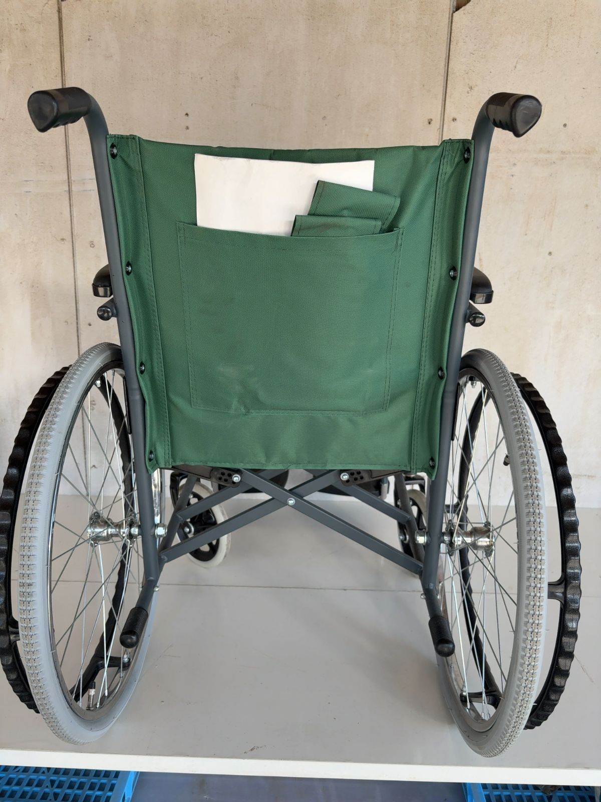 幸和製作所　スチール製車いす グリーン　シルバーカー　車椅子　BM01 幸和製作所 BM01 スチール製車いす グリーン BM01 - メルカリ