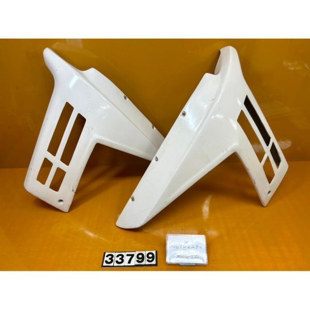 [ABJ 33799]@ヤマハ YAMAHA マジェスティ250 SG03J-030 サイドカウル エアロ 割れあり 4,200円