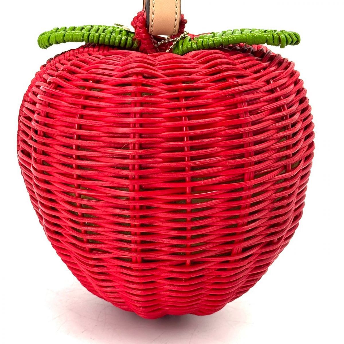 kate spade りんご かご ラタン バッグ 視線をさらう果実】 kate spade かごバッグ りんご チャーム付き