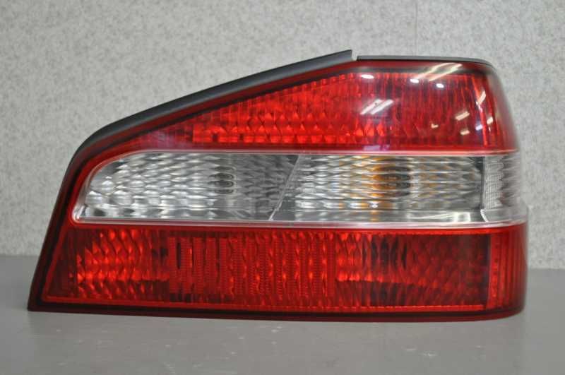 無傷 ローレル メダリスト HC35 右テールランプ 26550-8L625 無傷
