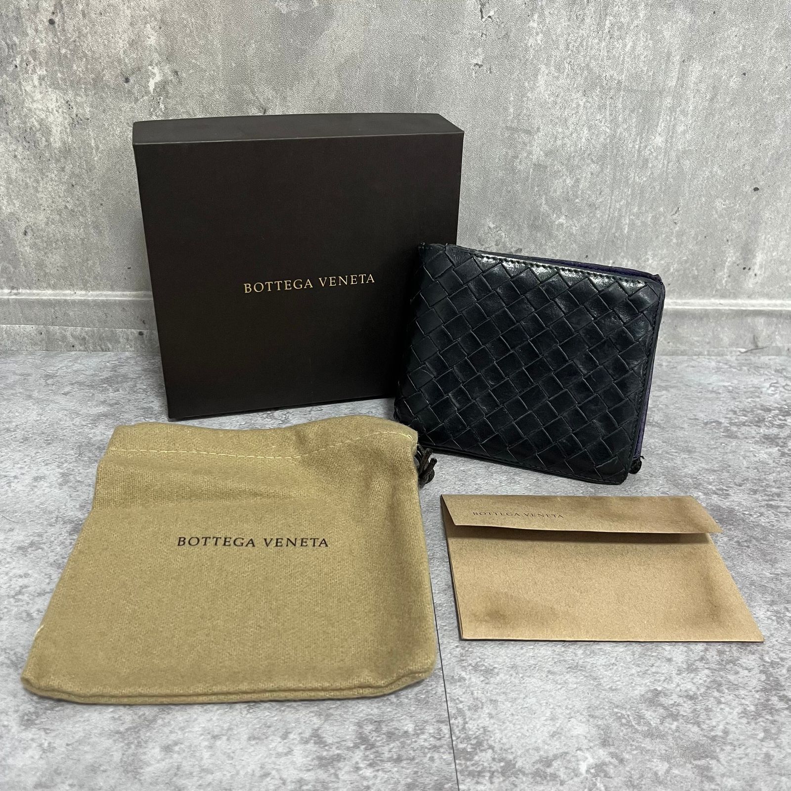 BOTTEGA VENETA 黒 レザー 二つ折り財布 編み込みデザイン BOTTEGA VENETA】ボッテガヴェネタ 二つ折り財布 イントレチャート