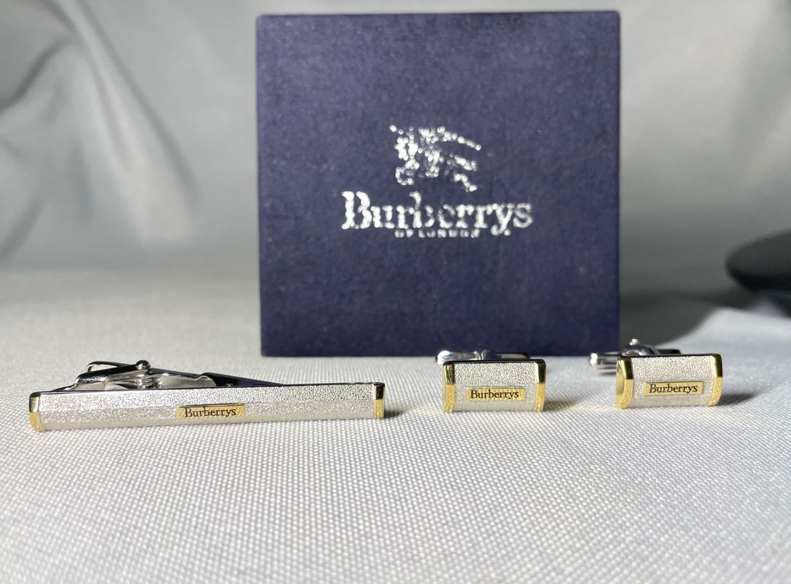 美品 Burberry バーバリー ブランドロゴ ゴールド＆艶消しシルバー