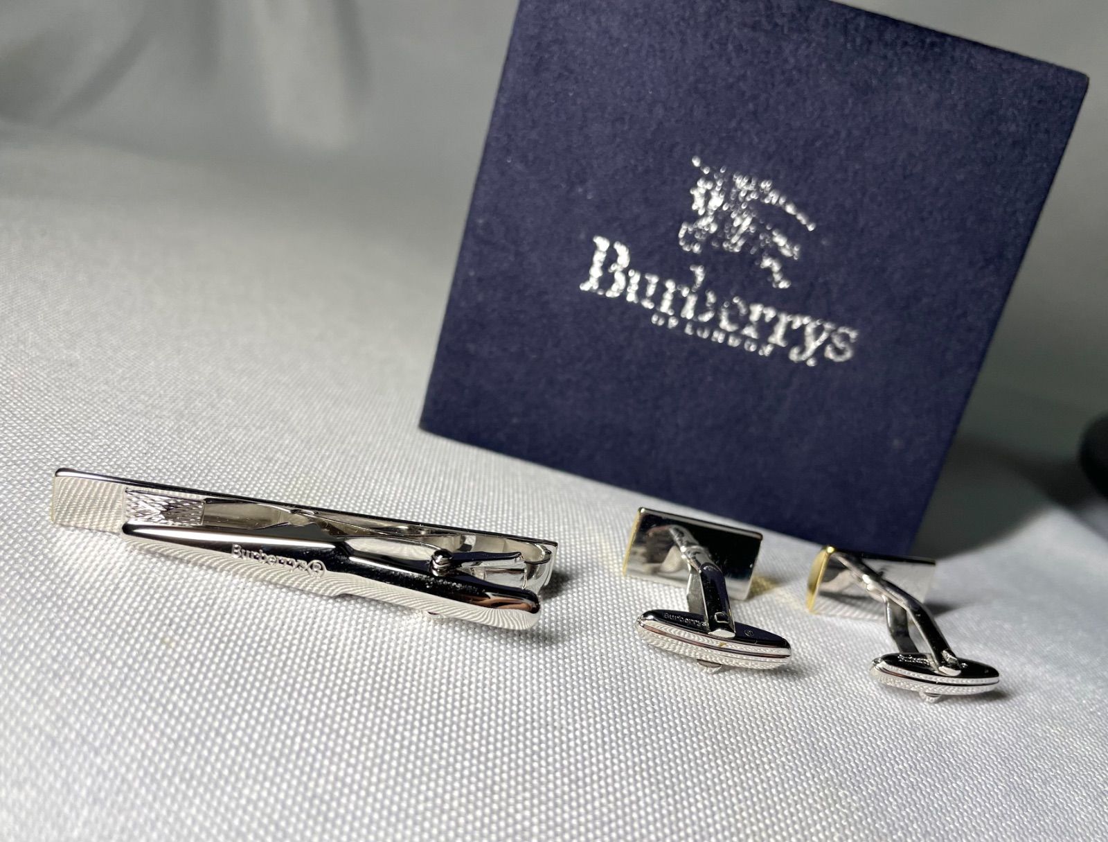 美品 Burberry バーバリー ブランドロゴ ゴールド＆艶消しシルバー