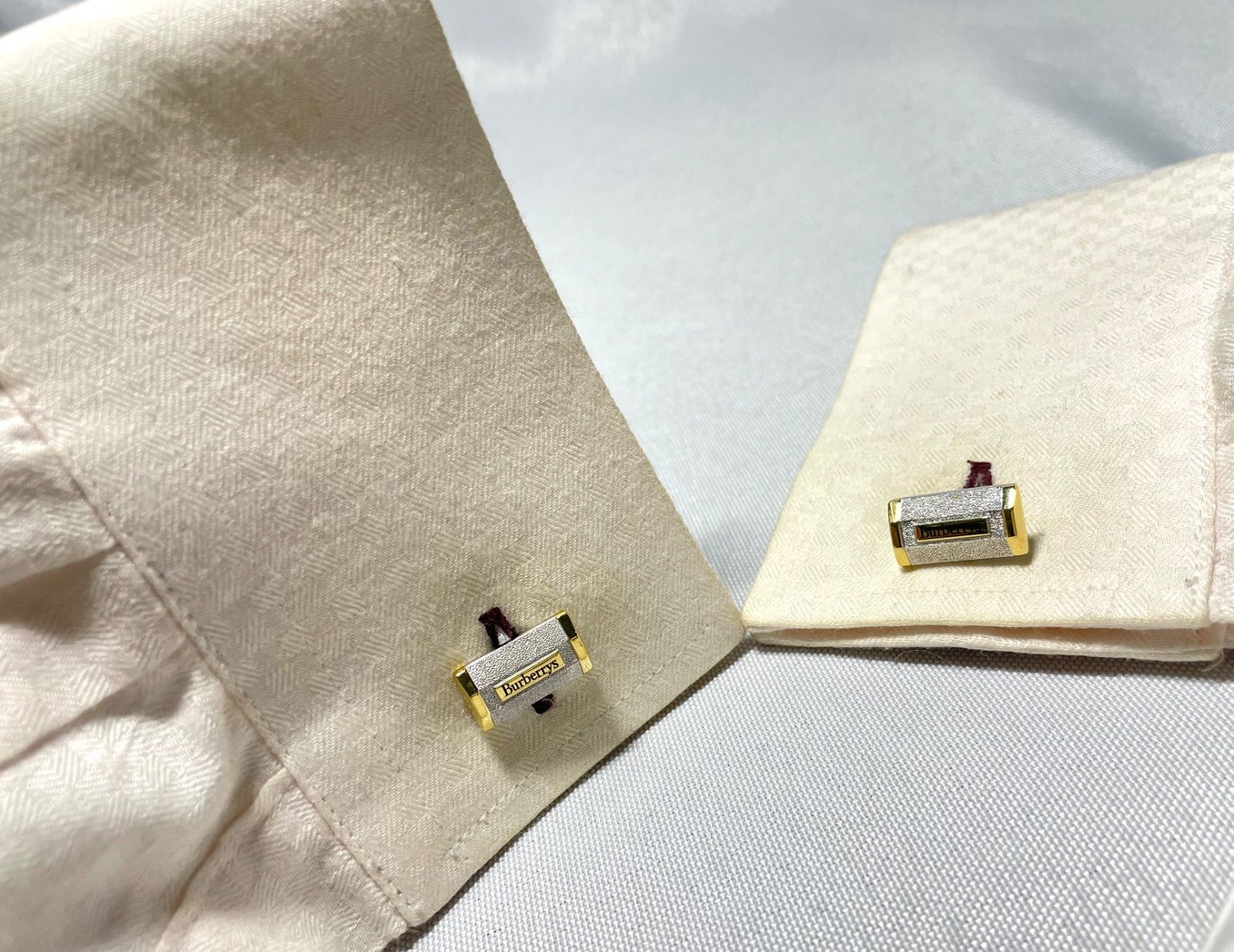 美品 Burberry バーバリー ブランドロゴ ゴールド＆艶消しシルバー