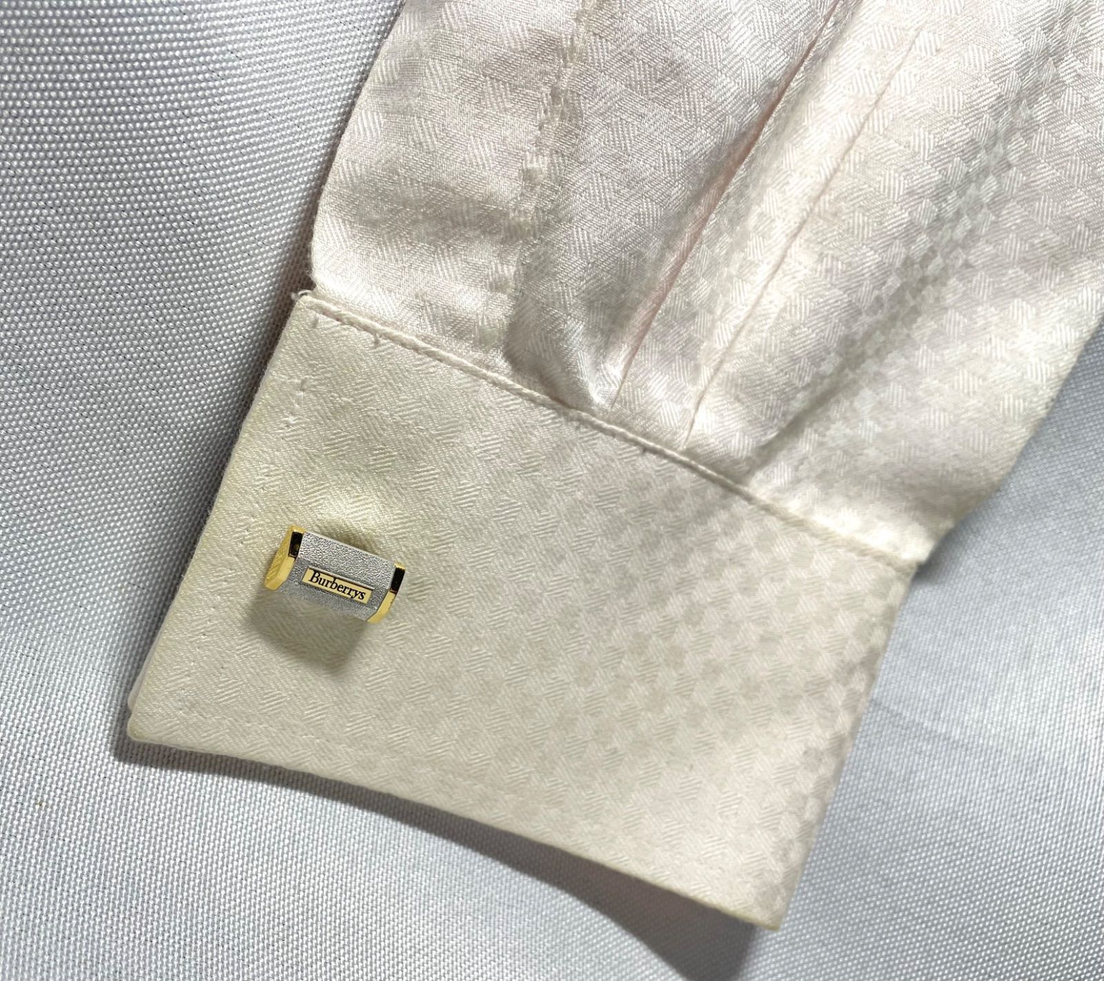 美品 Burberry バーバリー ブランドロゴ ゴールド＆艶消しシルバー