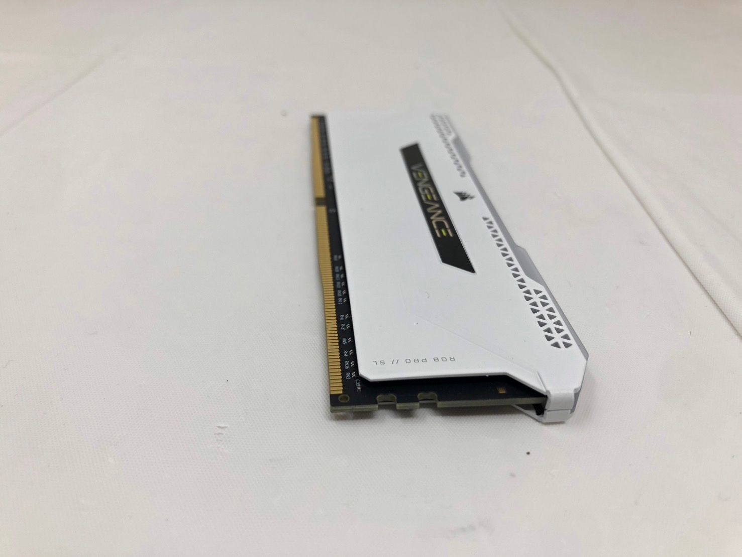 ジャンク CORSAIR DDR4 16GB (8GB×2) 3200MHz - メルカリ