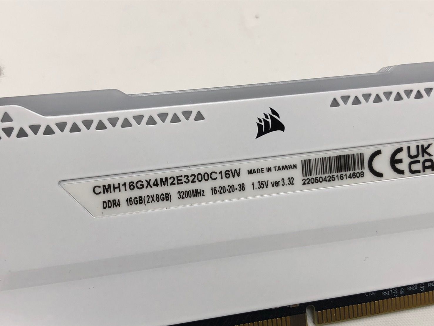 ジャンク CORSAIR DDR4 16GB (8GB×2) 3200MHz - メルカリ