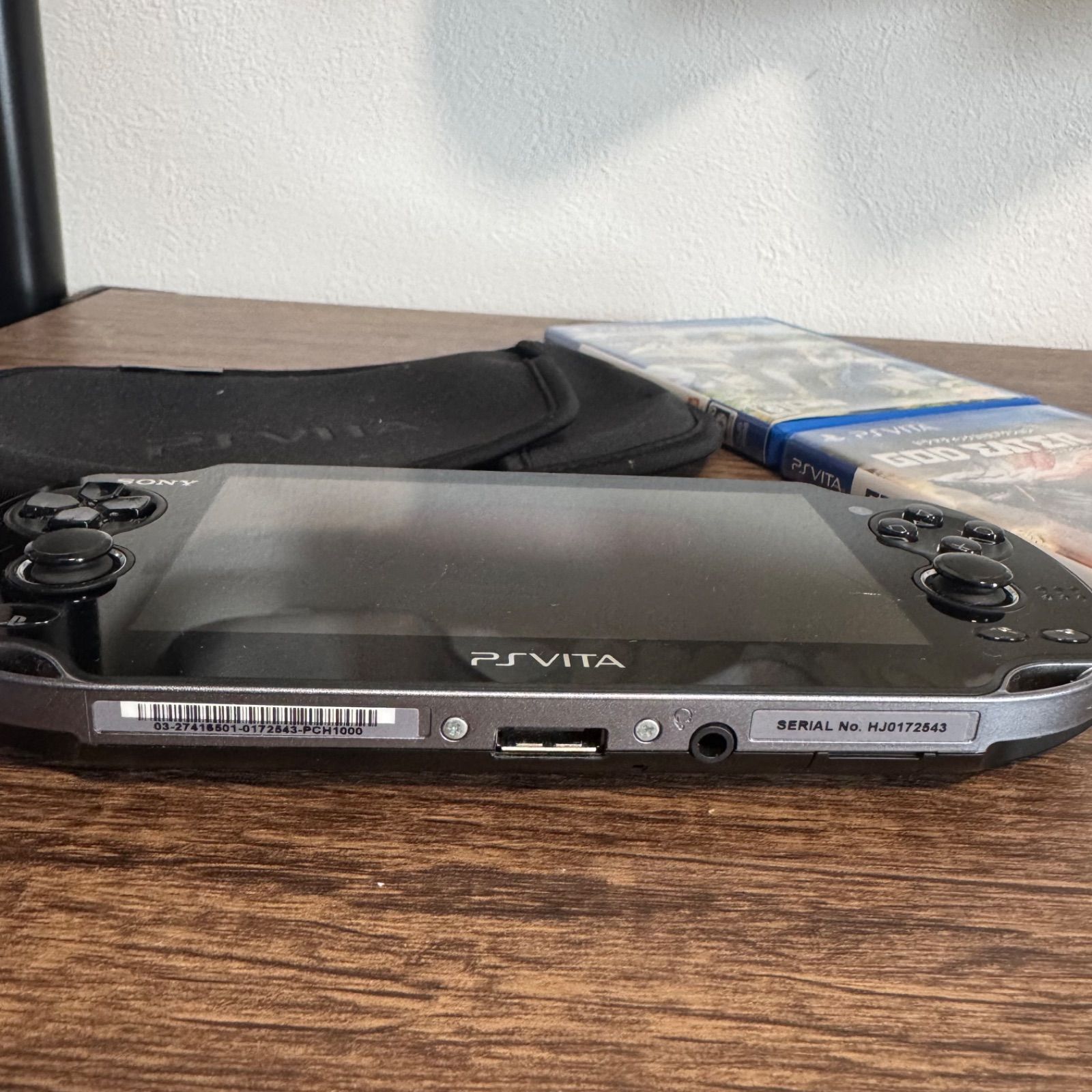 PS VITA PCH-1100 本体 8GBメモリー ビータ ソフト2本 PlayStation