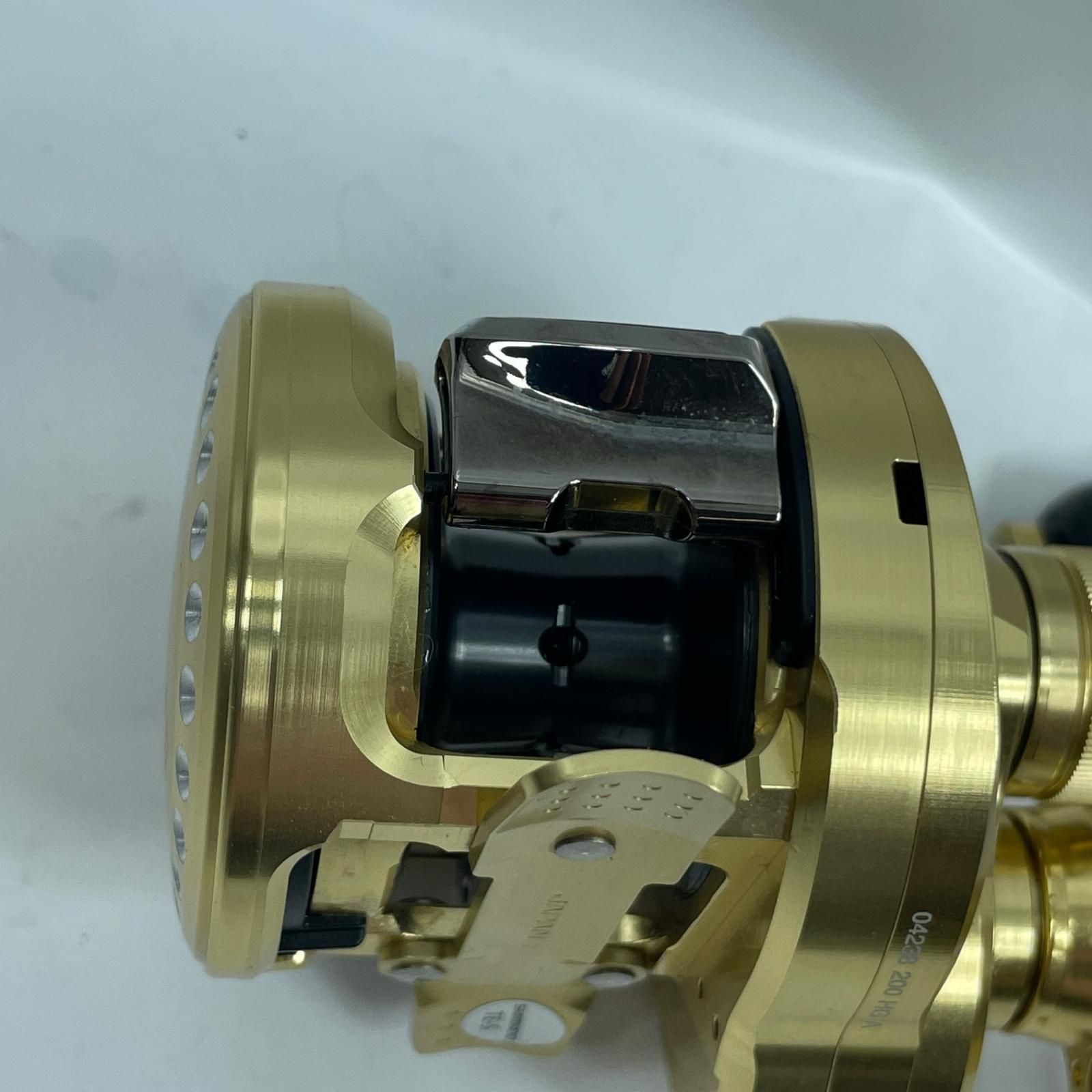 フィッシング SHIMANO シマノ ベイトリール 21カルカッタコンクエスト