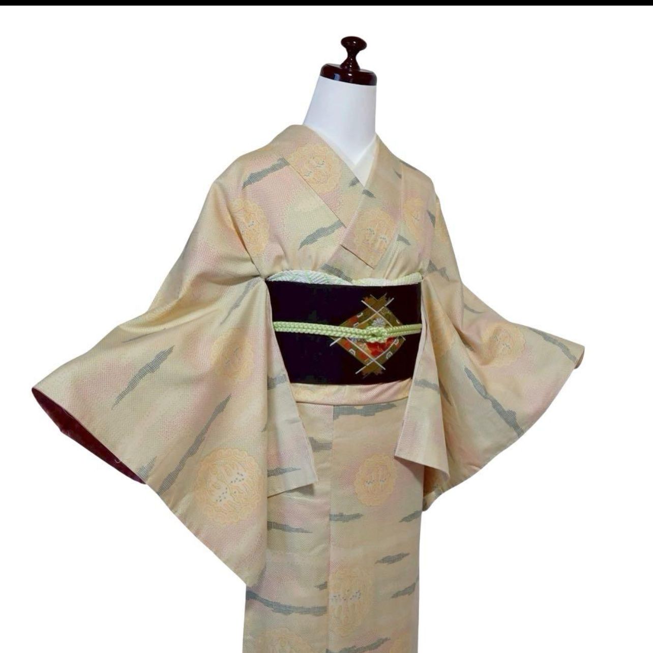 未使用 白大島紬 フルセット 正絹 瑞鳥柄 希少柄 上質 上品 未使用 白大島紬 フルセット 正絹 瑞鳥柄 希少柄 上質 上品