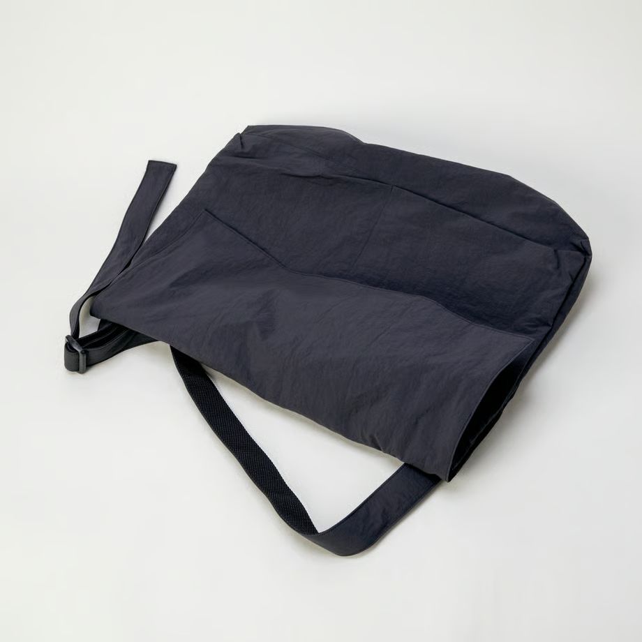 ERA. SHRINK NO MESSENGER BAG BLACK イーラ シュリンク