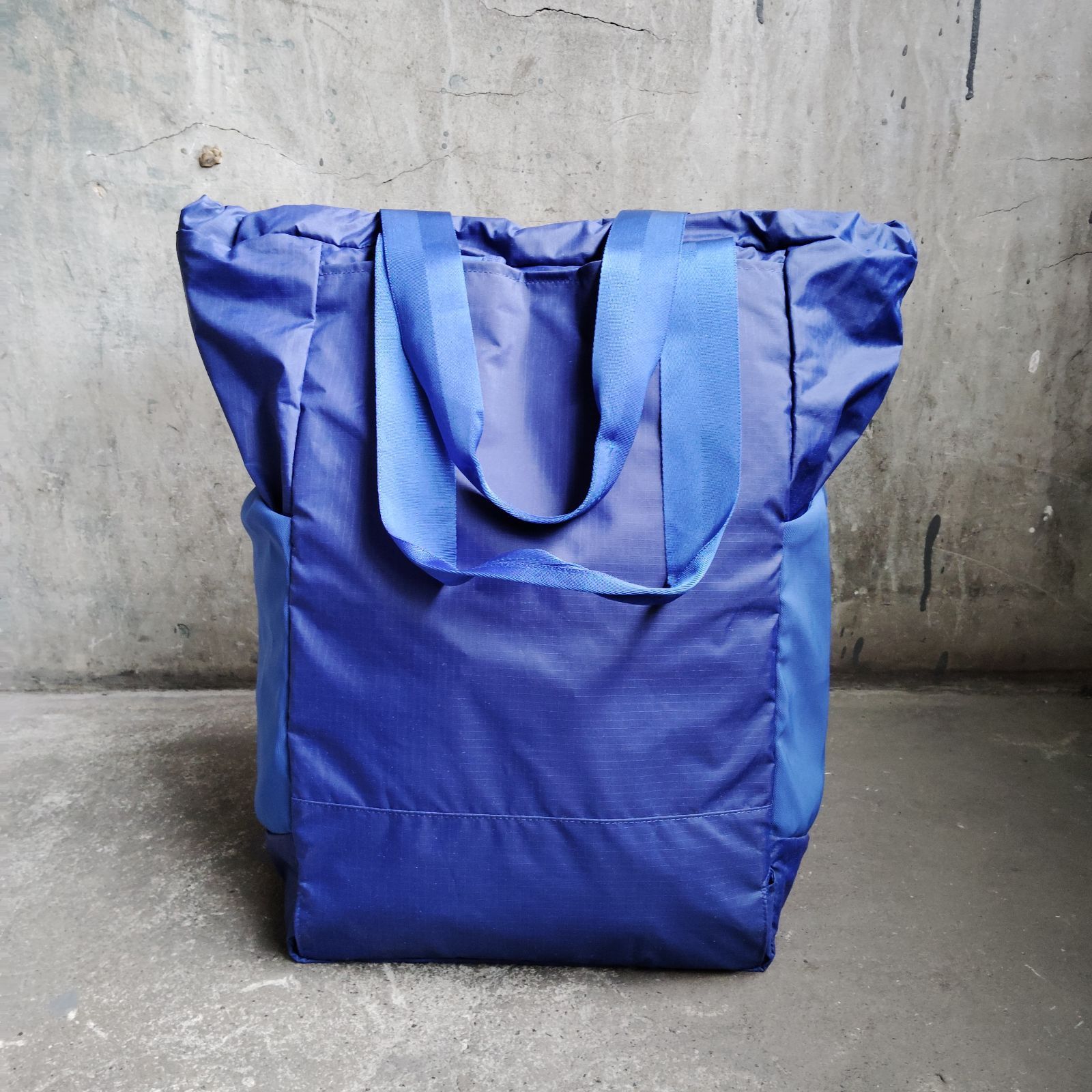 Patagonia Ultralight Black Hole Tote Pack Passage Blue 27L 