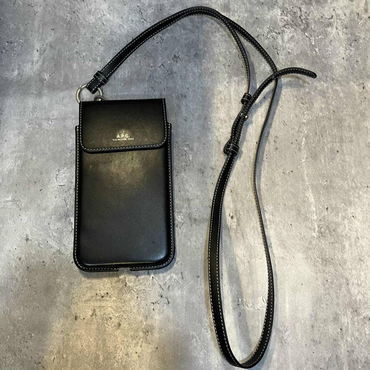 【未使用】A.P.C. ブラックレザーケース A.P.C. phone case レザー ブラック アーペーセー - メルカリ
