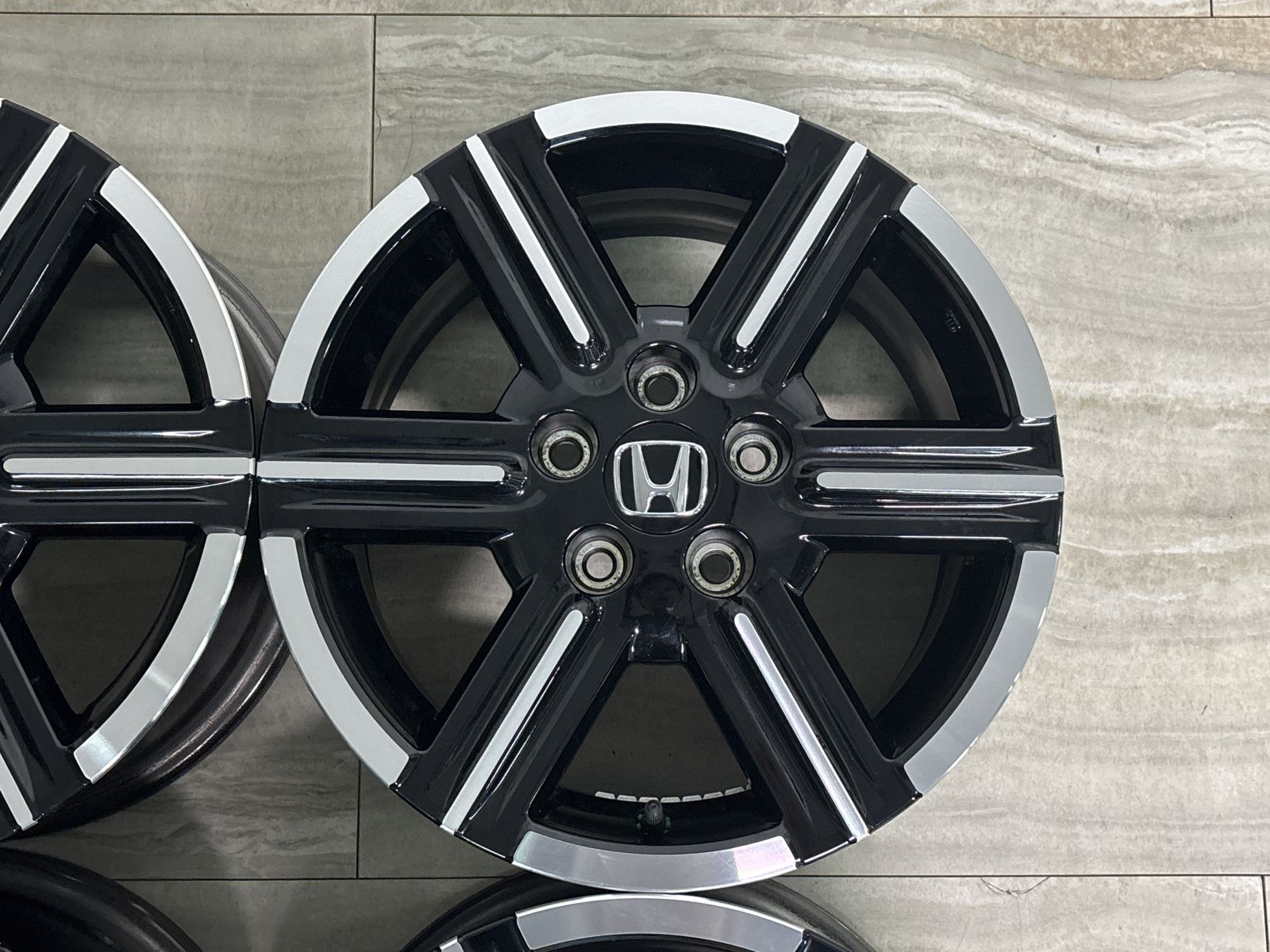 美品】ホンダ ヴェゼル 純正 16in 7J +50 PCD114.3 4本 オデッセイ 