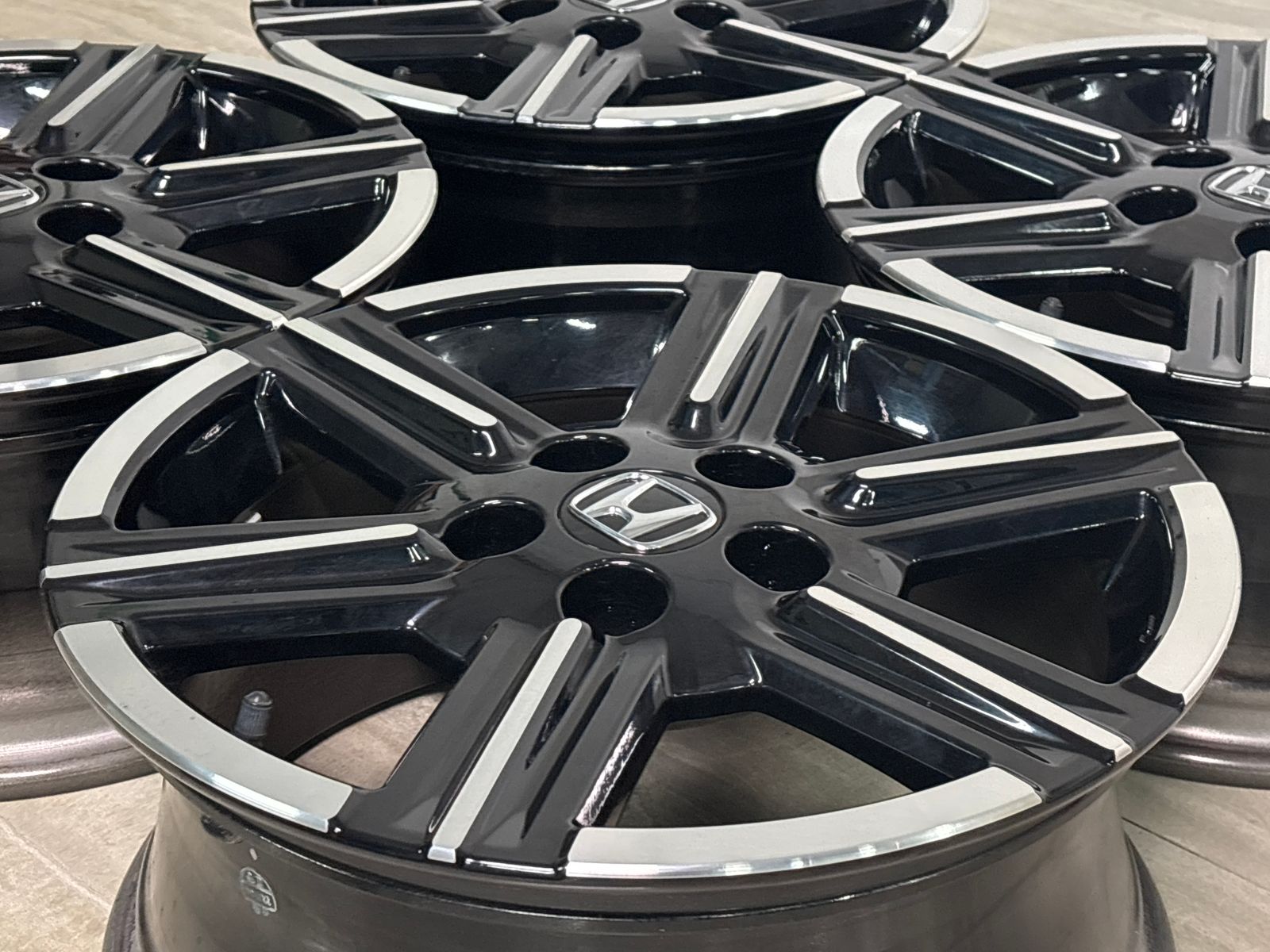 美品】ホンダ ヴェゼル 純正 16in 7J +50 PCD114.3 4本 オデッセイ 