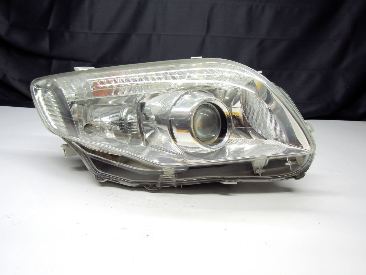 トヨタ トヨタ 純正 カローラフィールダー NZE124G ヘッドライトKOITO 