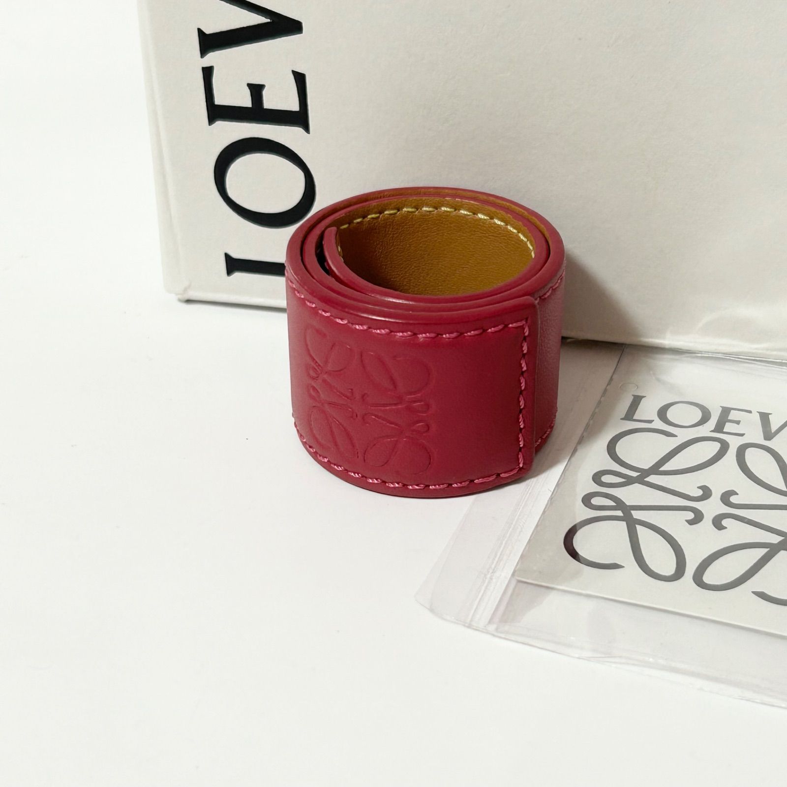 LOEWE ロエベ アナグラム スラップ レザー ブレスレットバングル