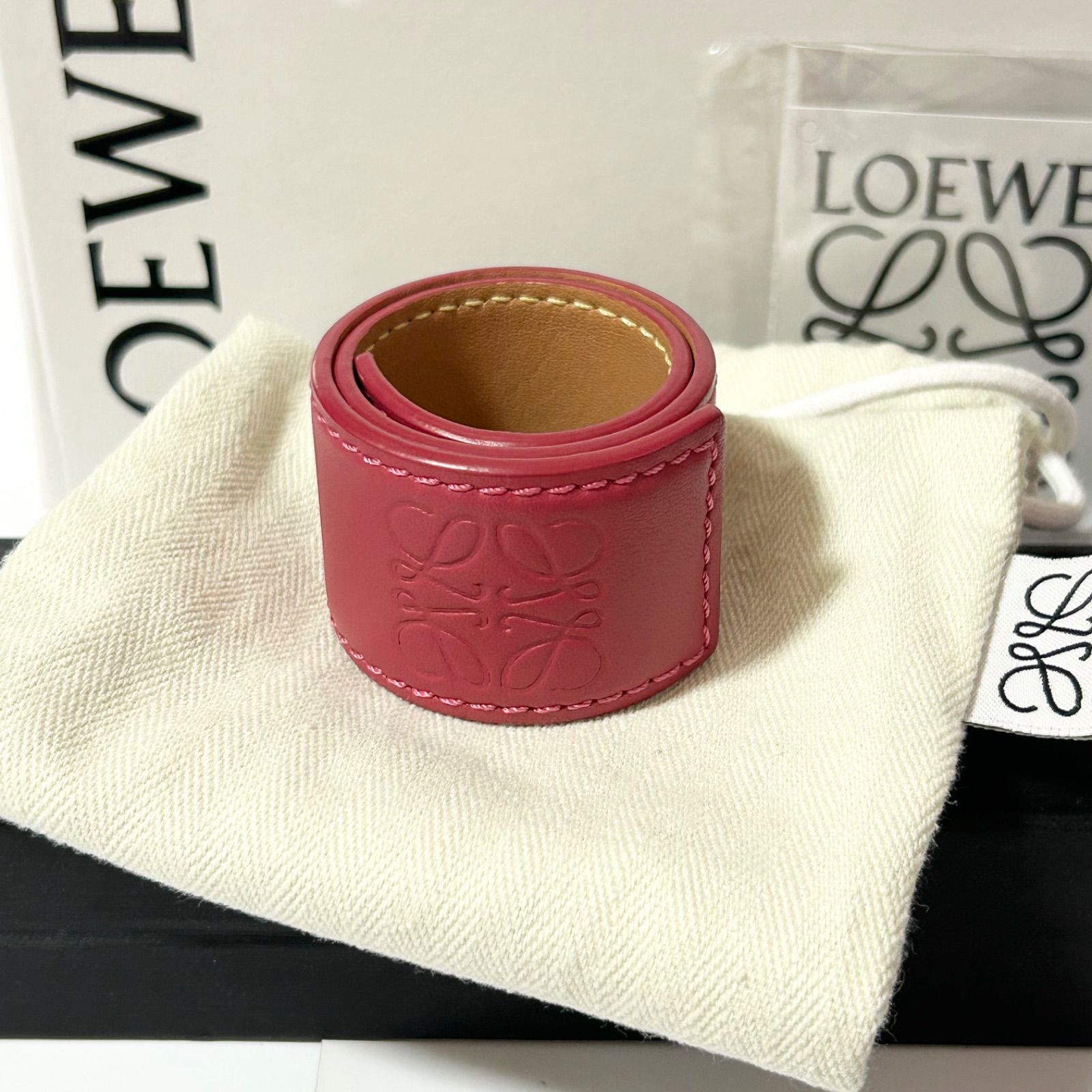 LOEWE レザー ブレスレット赤 【公式通販】