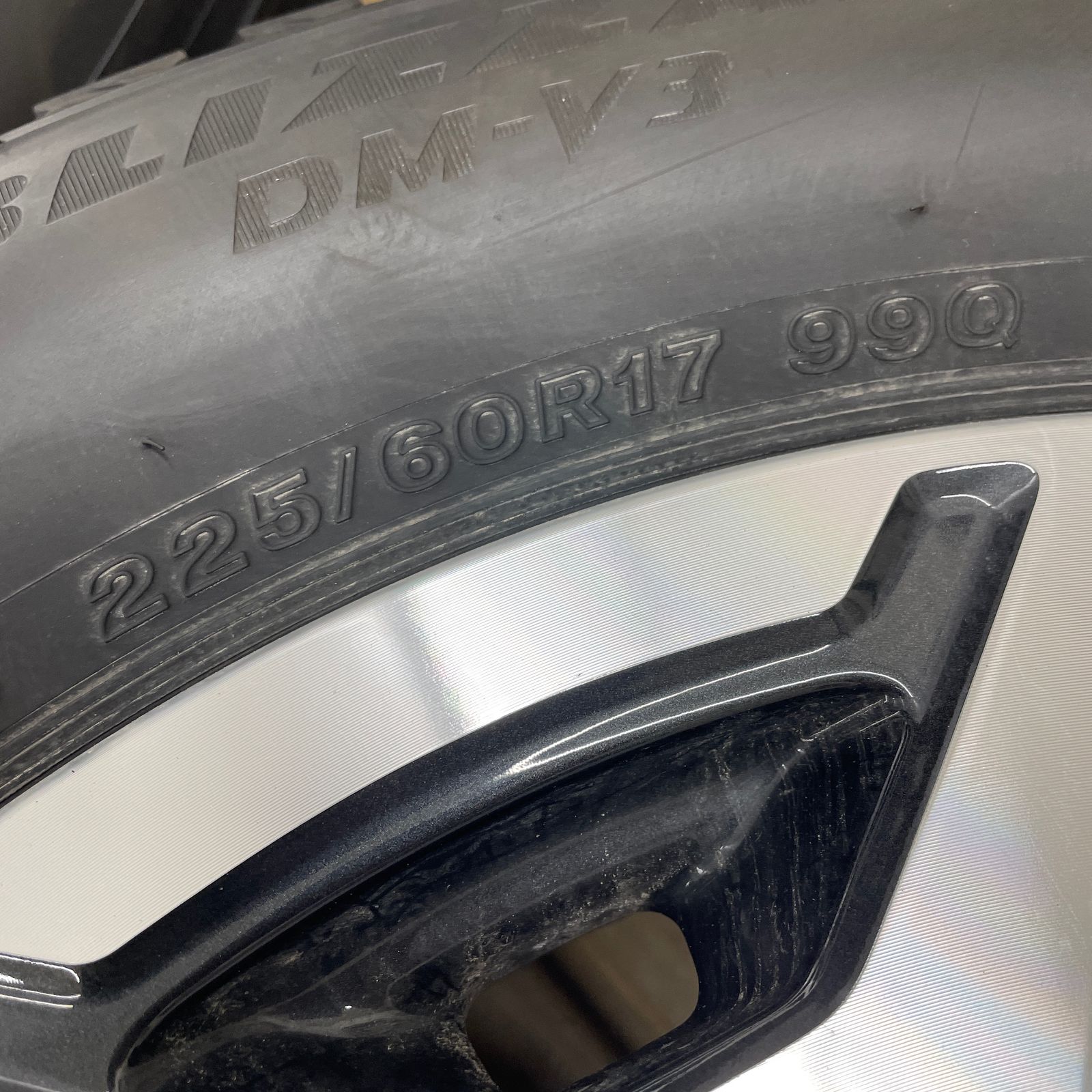 スバル フォレスター純正 5穴 PCD114.3 +48 17インチ 7J φ56 225/60R17 
