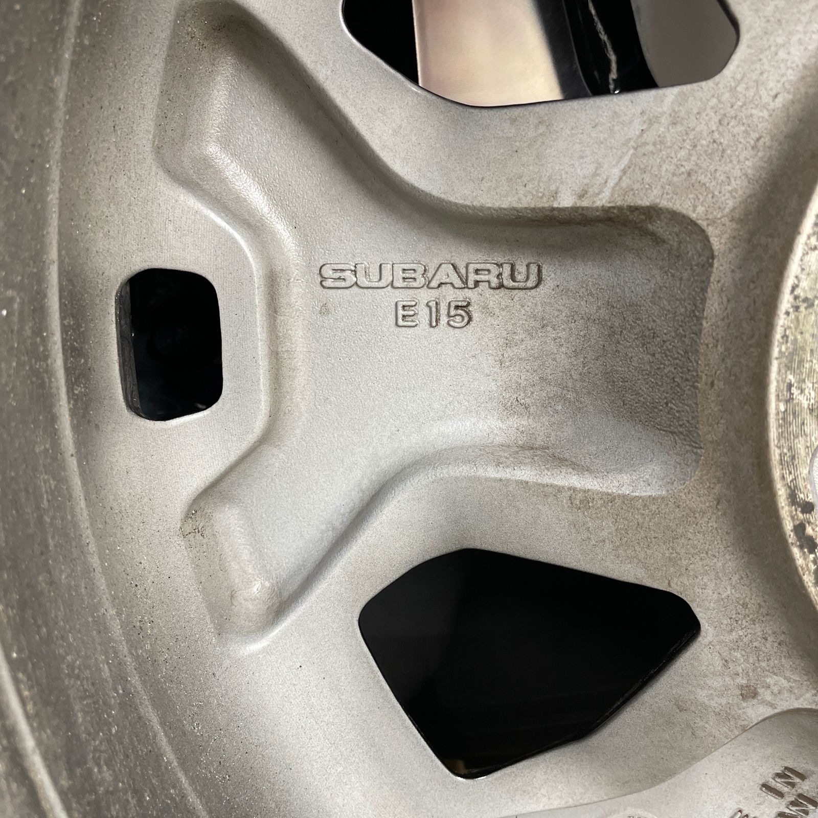 スバル フォレスター純正 5穴 PCD114.3 +48 17インチ 7J φ56 225/60R17 