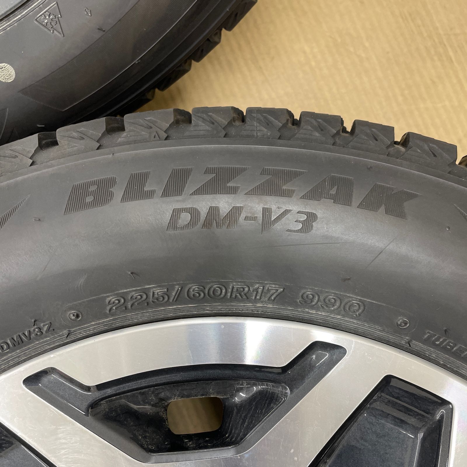 スバル フォレスター純正 5穴 PCD114.3 +48 17インチ 7J φ56 225/60R17 