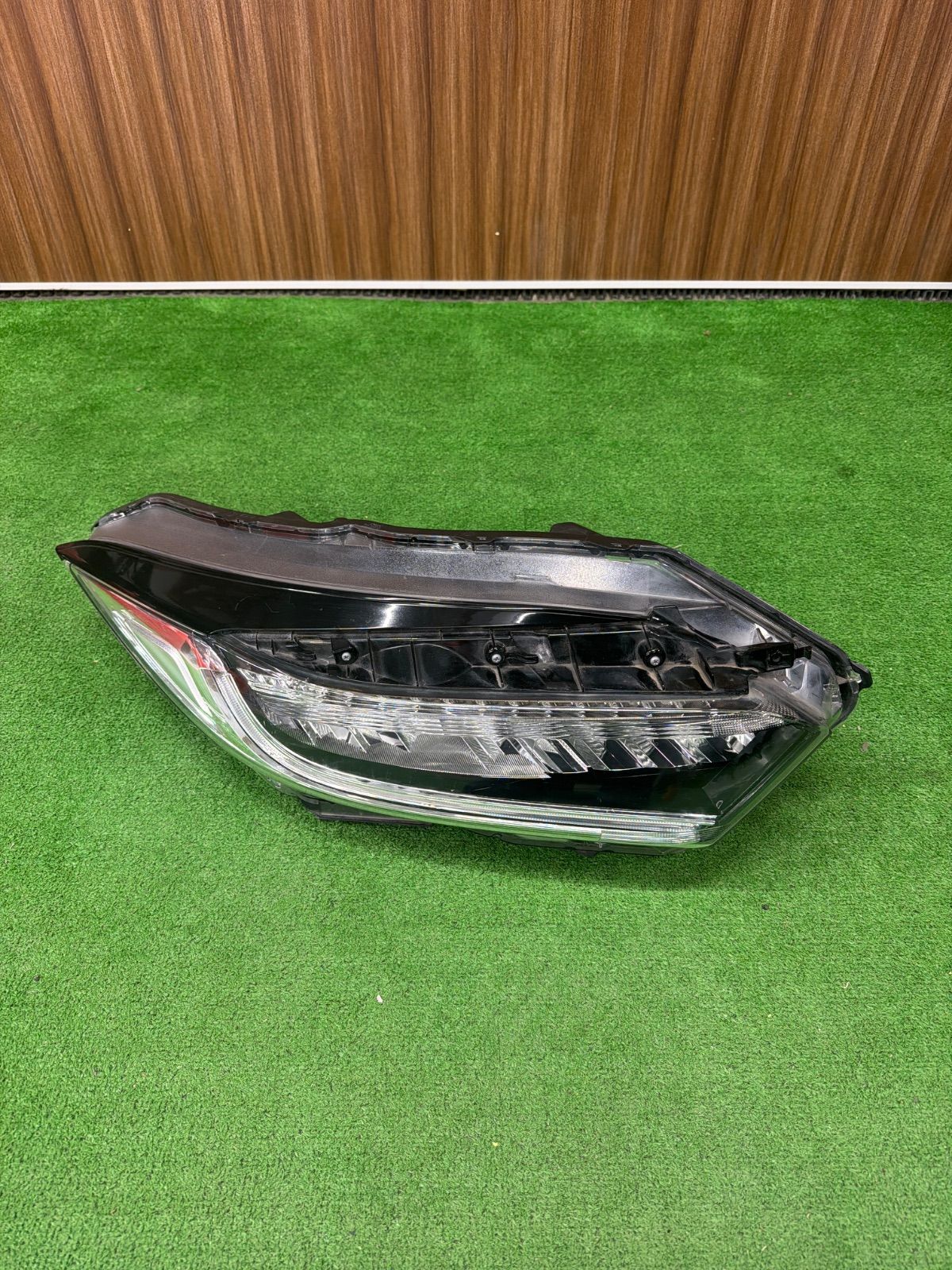 ヴェゼル RU系 後期 純正ヘッドライト 右側 KOITO 100-62292 全国送料無料 RU系ヴェゼル後期純正LEDヘッドライト右側(運転席側)のみ