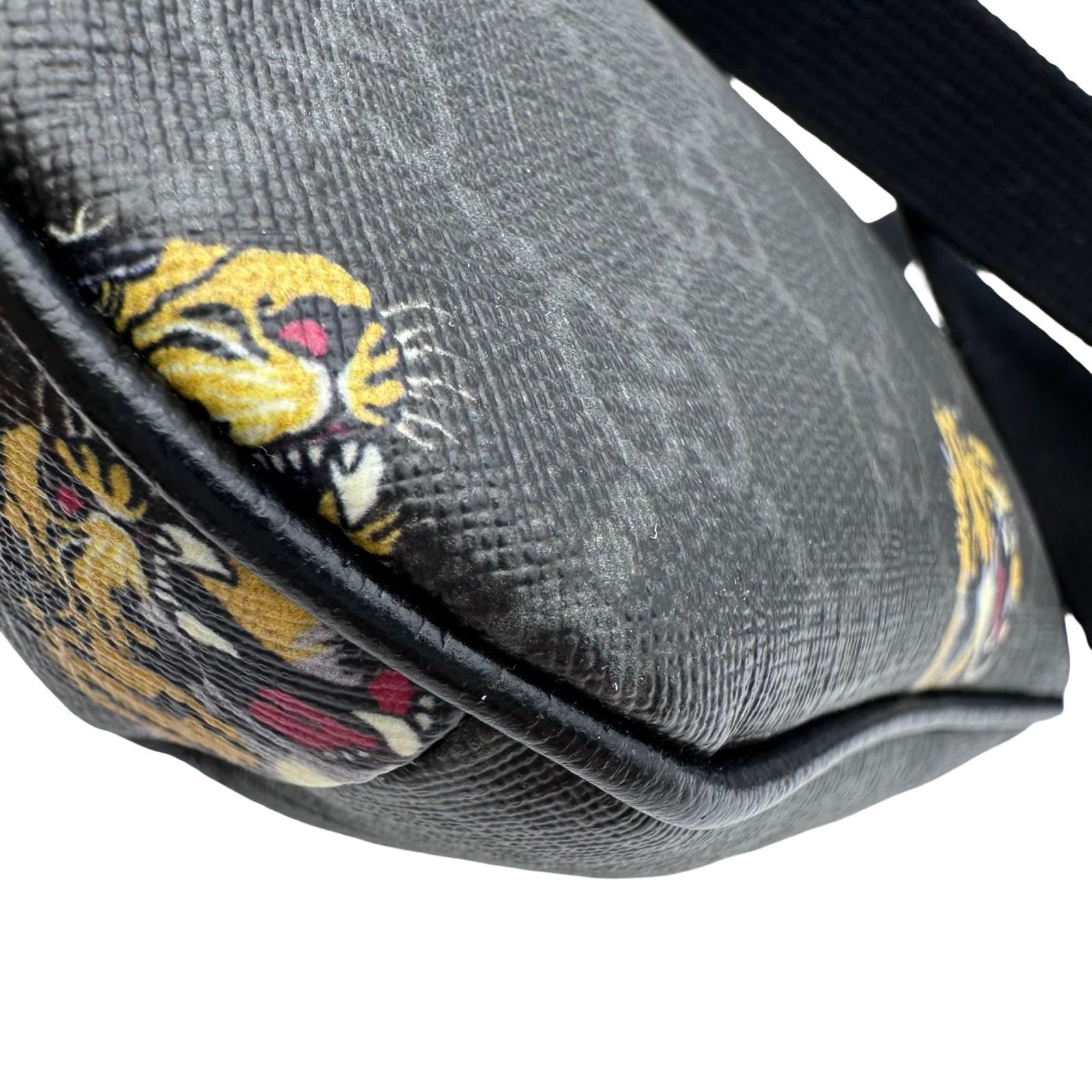 グッチ GUCCI GGスプリーム タイガーボディバッグ 675181 ブラック GG