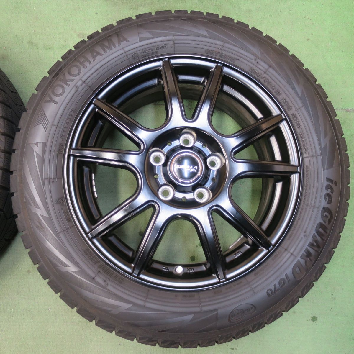 バリ溝！22年！キレイ！9.5分☆スタッドレス 205/60R16 ヨコハマ 