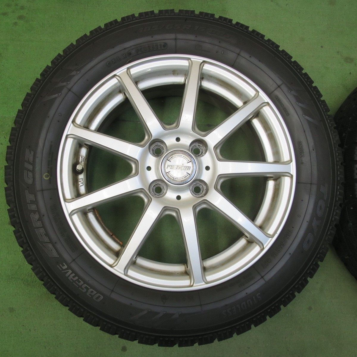 新品 TOYO GARIT GIZ 185/65R15 88Q 15インチ スタッドレス 4本 19年製 イスト アクア ウイングノート デミオ等　(VTH792) クレジットカード QRコード決済可能 TOYO GARIT GIZ 185/65R15 15インチ スタッドレス 4本 バリ溝 ノート