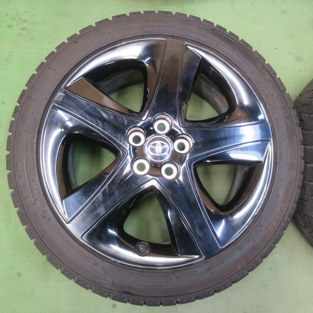バリ溝！22年！9分☆トヨタ 50系 プリウス ツーリング 純正 215/45R17 
