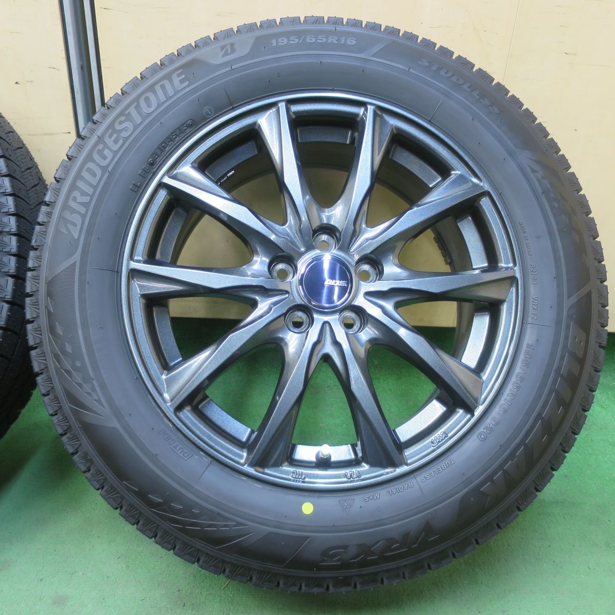 ほぼ未使用！25年☆ライズ ロッキー 等 195/65R16 スタッドレス 