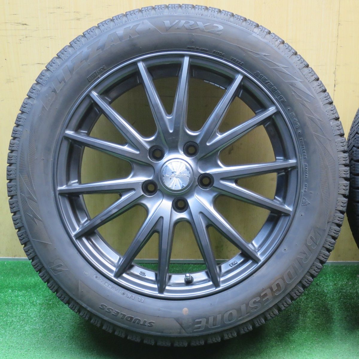 バリ溝！24年！9.5分☆スタッドレス 215/55R17 ブリヂストン 