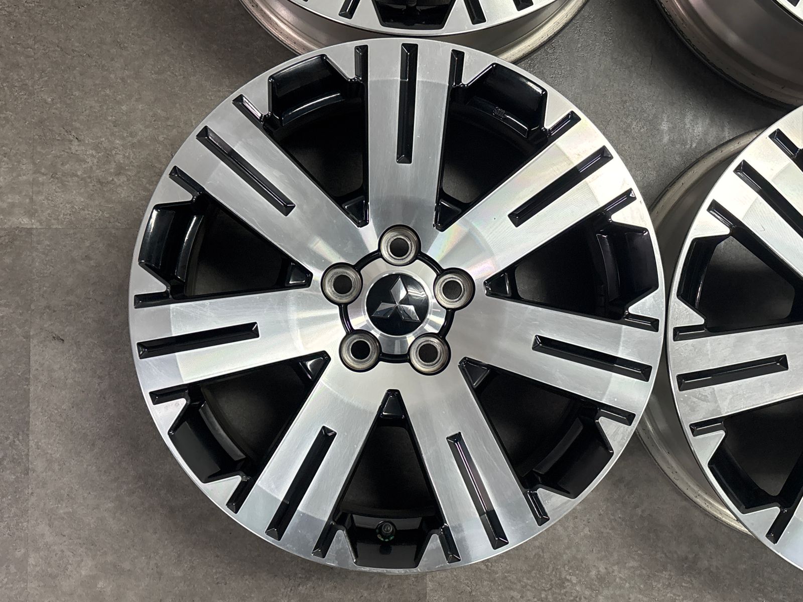 良好品】ミツビシ デリカD5 純正 18in 7J+38 PCD114.3 4本セット 