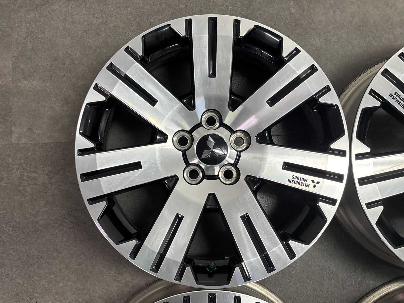 良好品】ミツビシ デリカD5 純正 18in 7J+38 PCD114.3 4本セット 