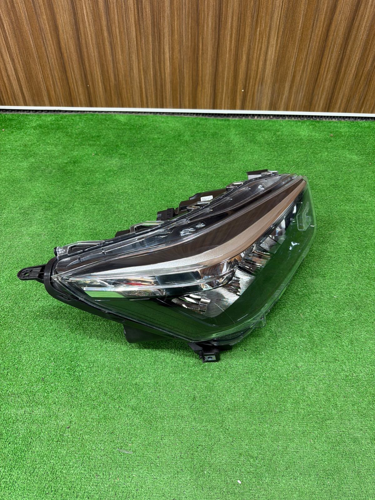 トヨタ ライズ A200A A210A 純正 右側 ヘッドライト ICHIKOH 1990 (133