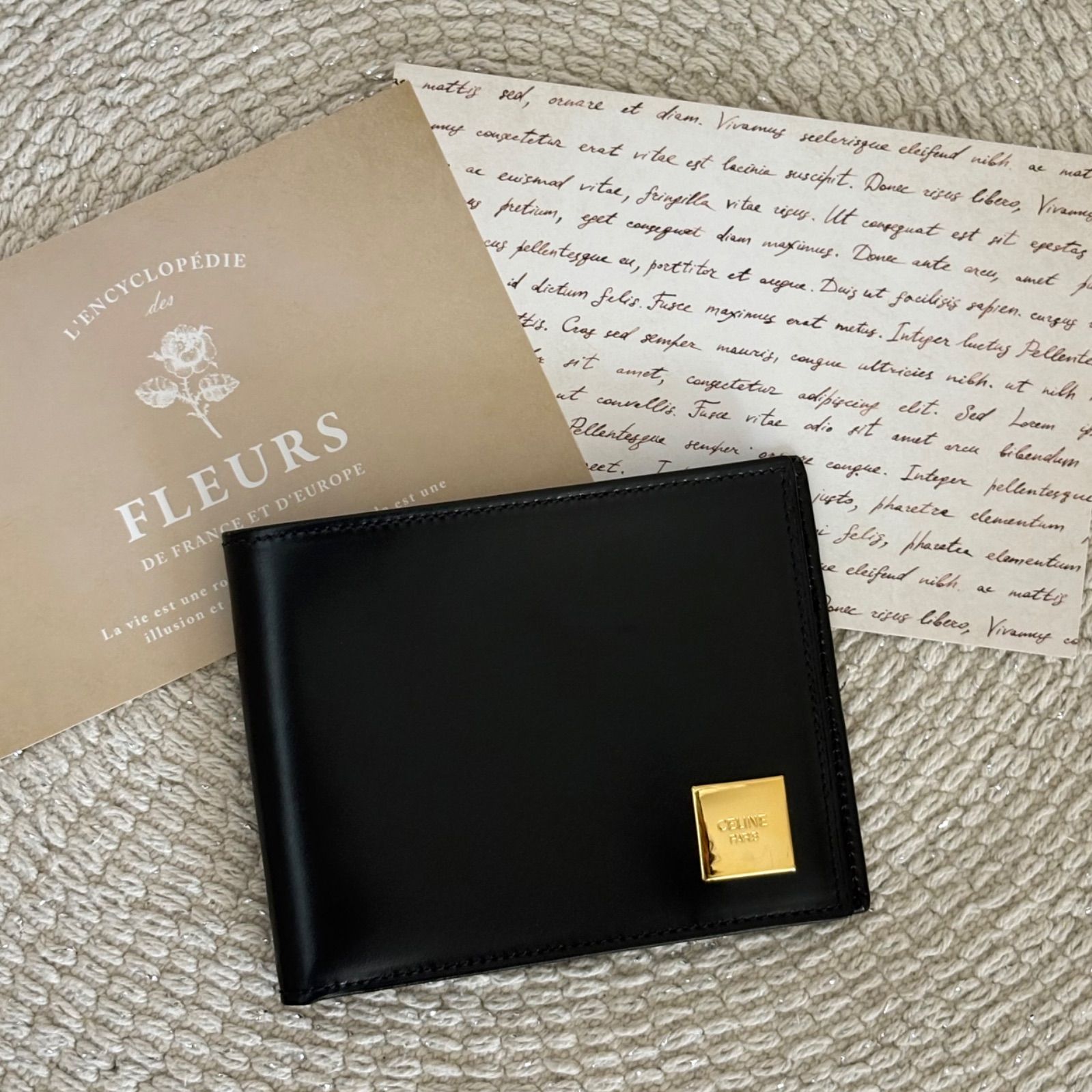 箱付き】【美品】セリーヌ 二つ折り財布 ウォレット 礼入れ レザー 