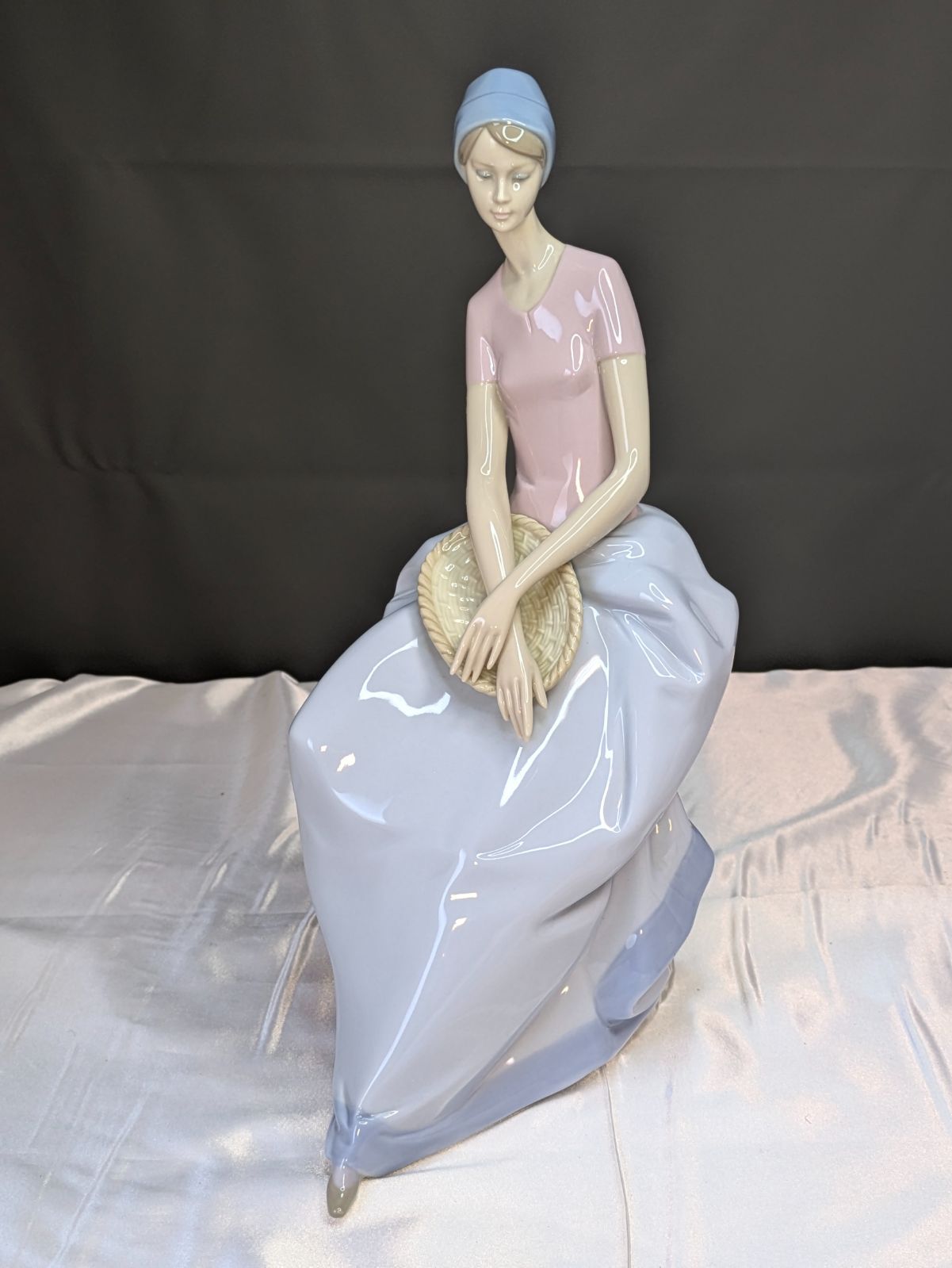 リヤドロ LLADRO 6384 静かな瞬間 Quiet Moment フィギュリン 磁器