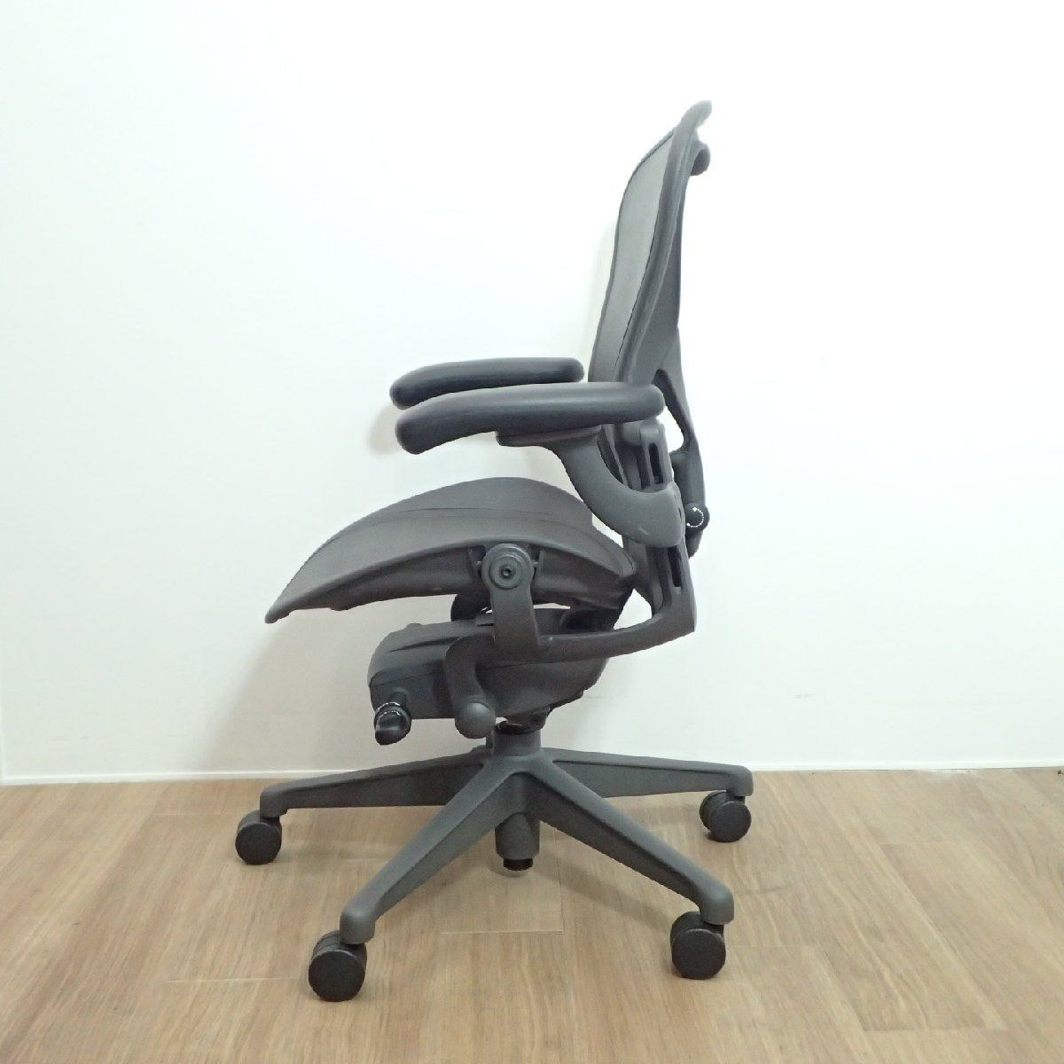 中古】ハーマンミラー アーロンチェア リマスタード AER1B23DW Bサイズ 