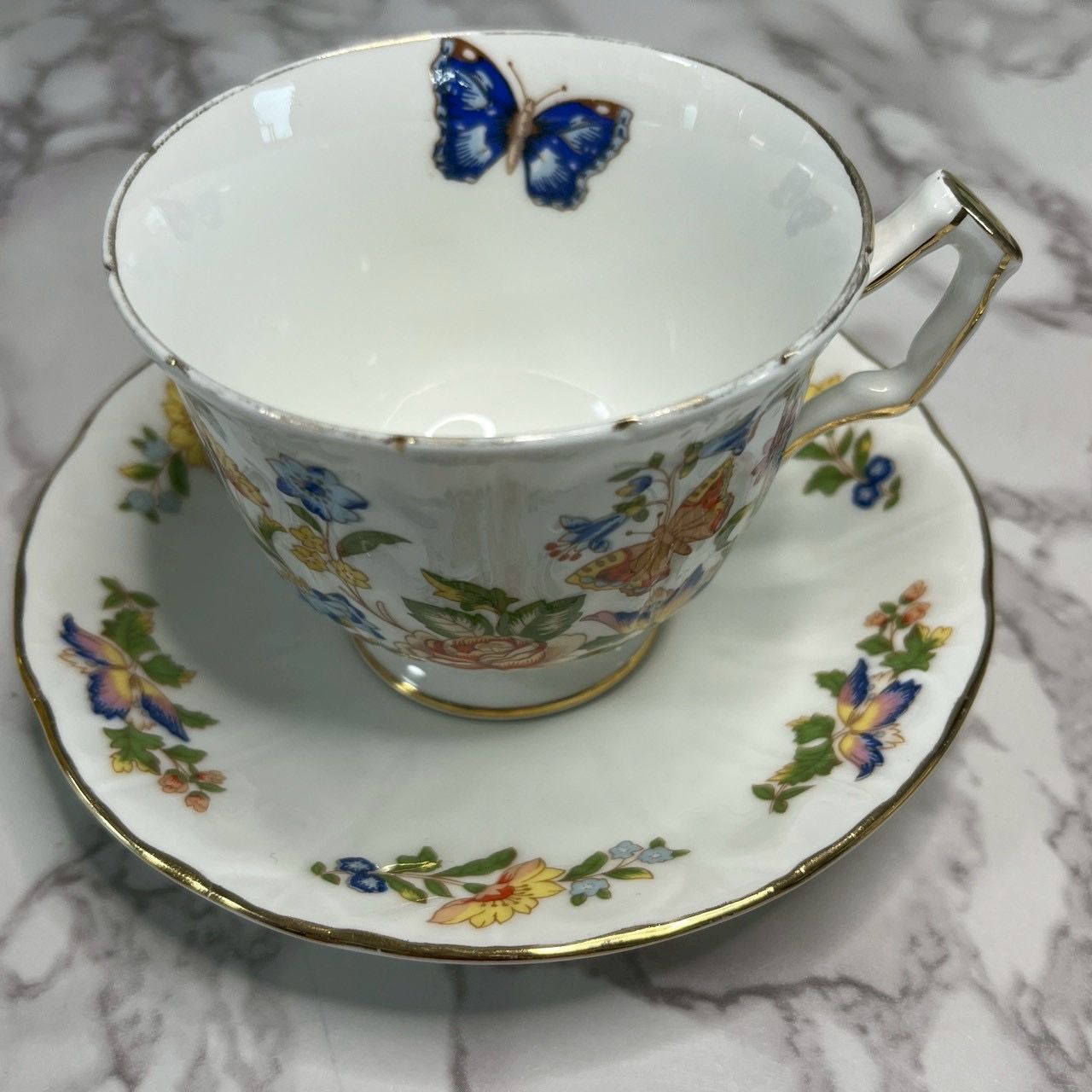 良品】エインズレイ AYNSLEY カップ&ソーサー 花柄 蝶 デザイン 2客 