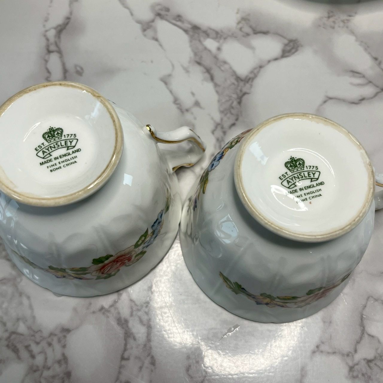 良品】エインズレイ AYNSLEY カップ&ソーサー 花柄 蝶 デザイン 2客 