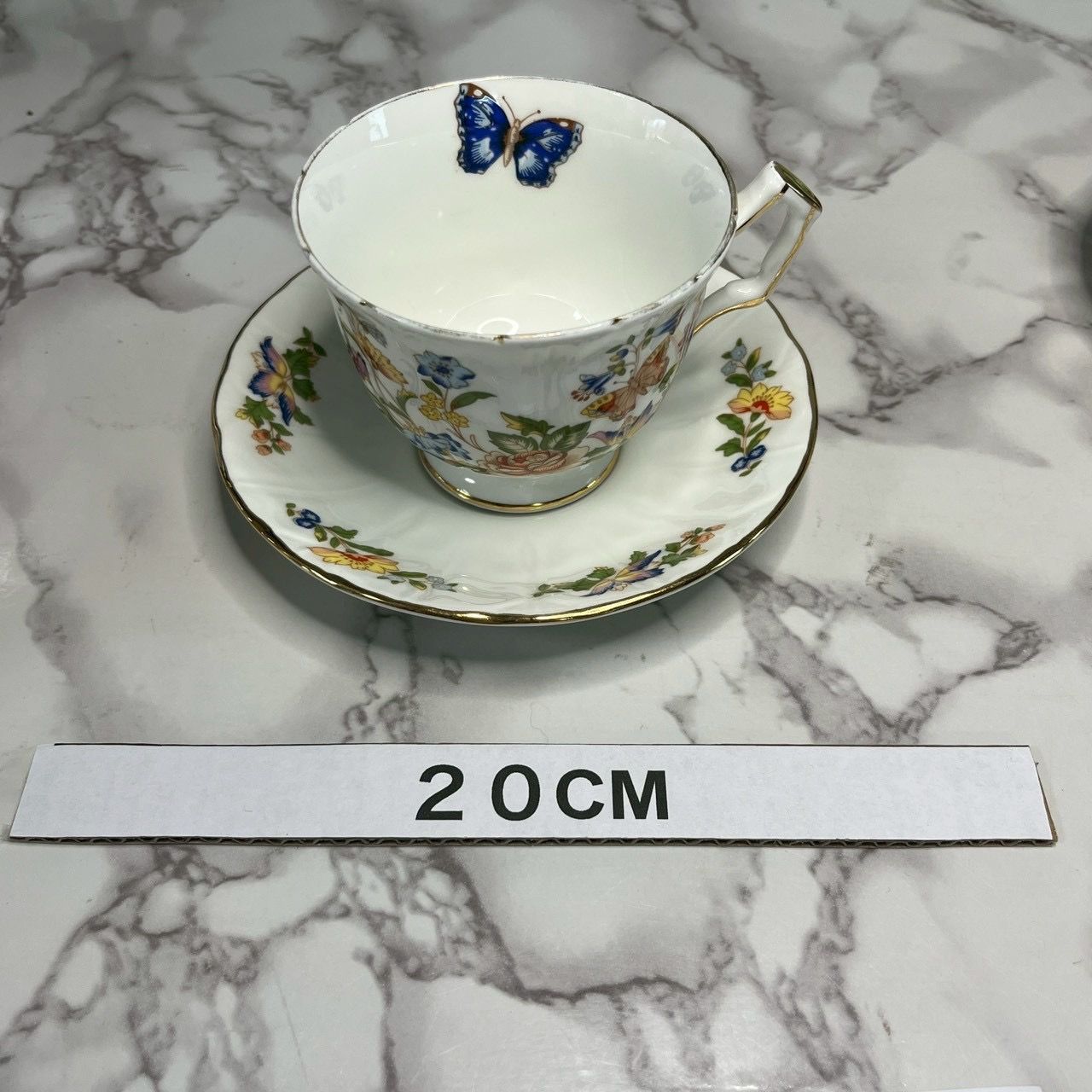 良品】エインズレイ AYNSLEY カップ&ソーサー 花柄 蝶 デザイン 2客 
