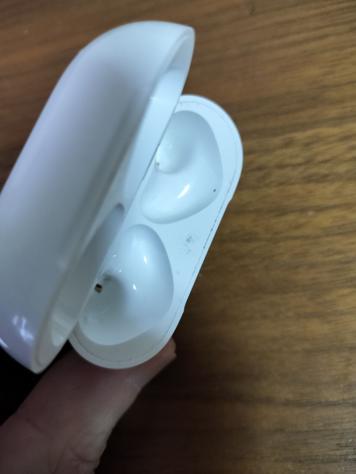 正規品）Apple AirPods 第4世代 充電ケースのみ ノイキャン無し 刻印