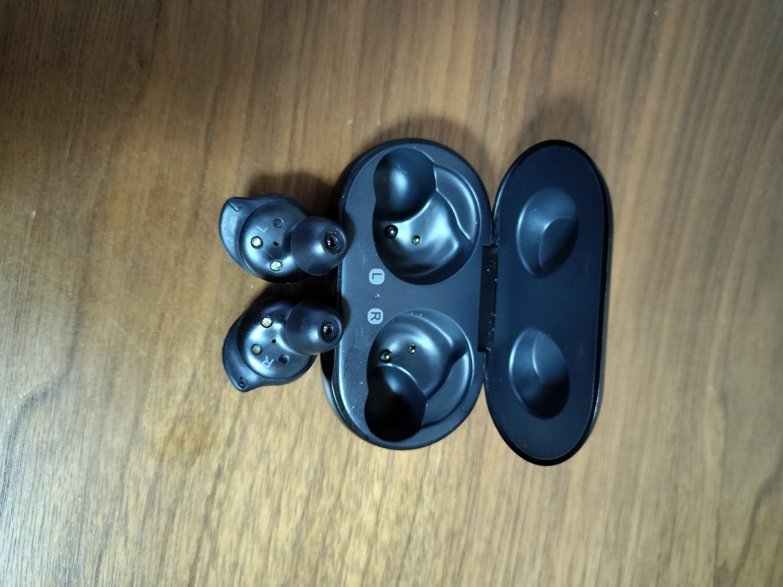 Galaxy Buds ブラックフルワイヤレスイヤホン - メルカリ