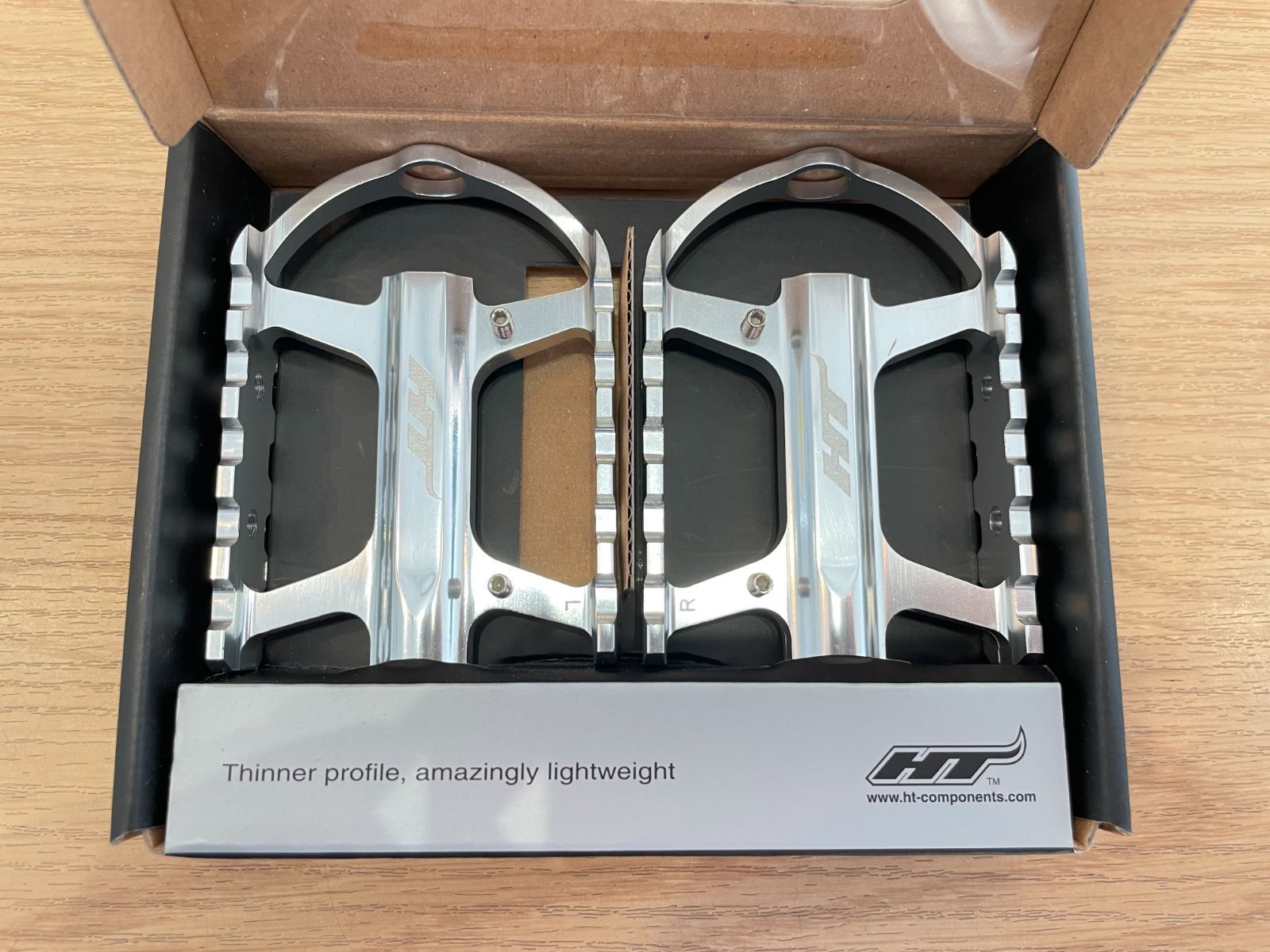 P4124 ■NEW■HT エイチティー ARS02 フラットペダル シルバー ロードバイク 自転車 パーツ アクセサリー