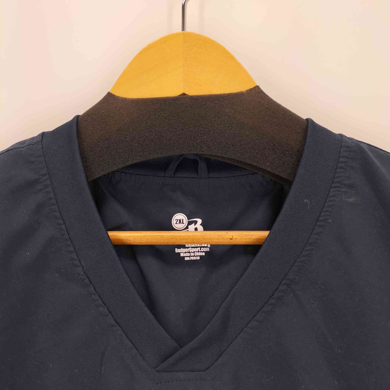 新作 ユーズドフルギ USED古着 {{BADGER SPORT}} 企業ロゴ刺繍 ナイロンピステ メンズ  2XL