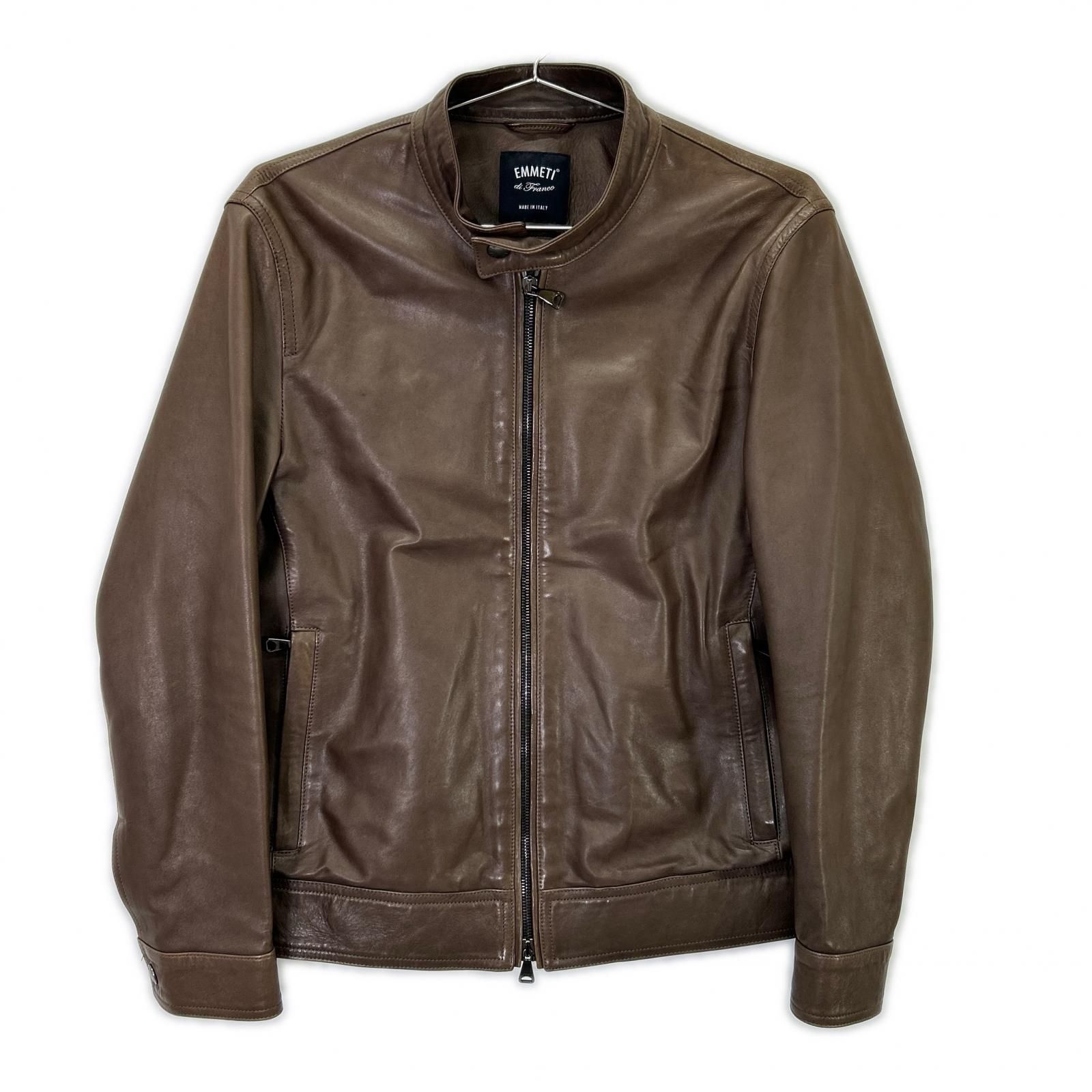 【美品】EMMETI JURI ブラウン ライダース ジャケット 46 EMMETI エンメティー GIAPPONE-078 ﾌﾞﾗｳﾝ JURIﾕﾘ ﾗﾑｽｷﾝ ｼﾝｸﾞﾙﾗｲﾀﾞｰｽ
