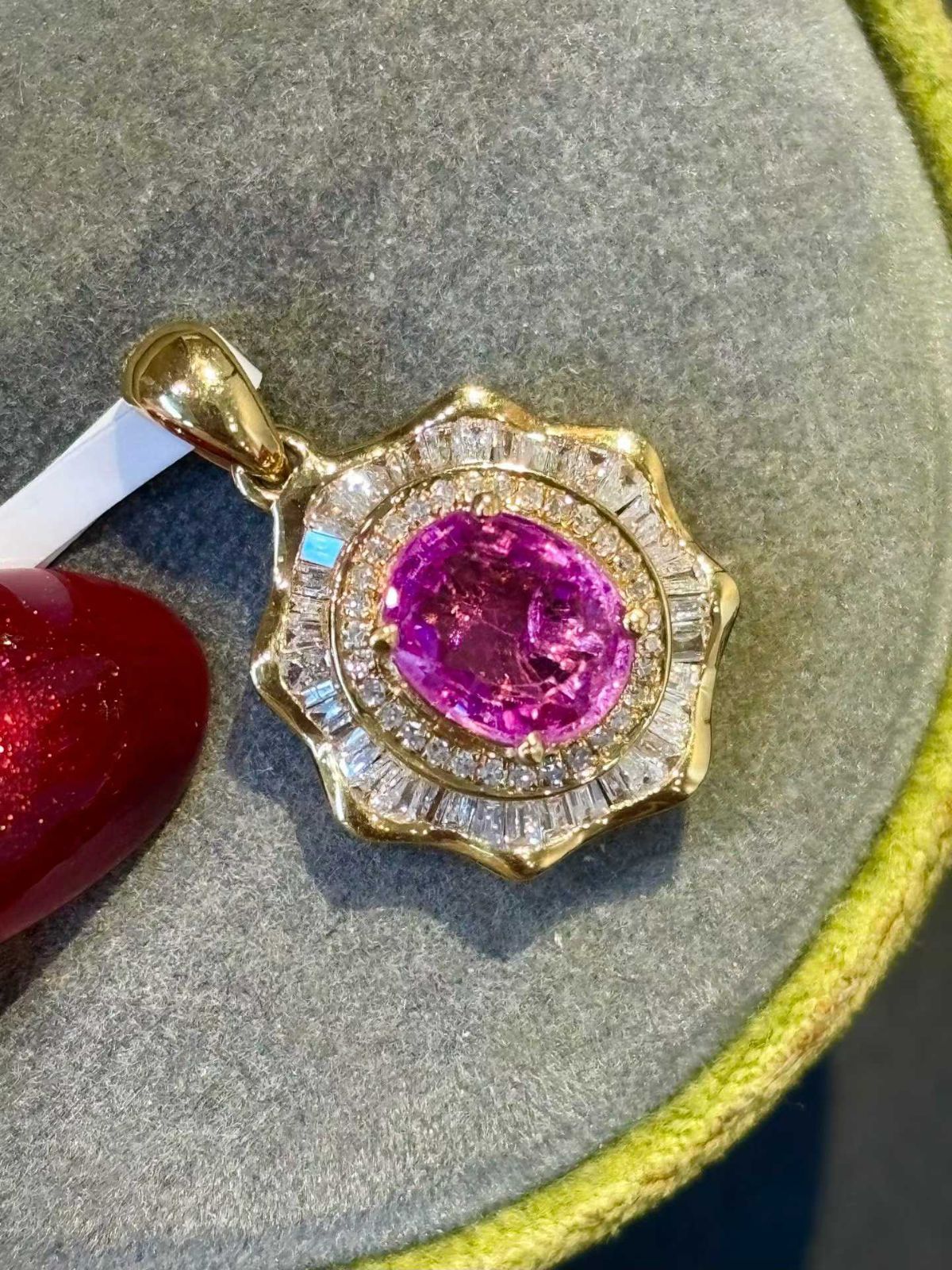 1.15ct 天然ピンクサファイア ペンダントトップ 18Kイエロー 1.15ct 天然ピンクサファイア ペンダントトップ 18Kイエロー