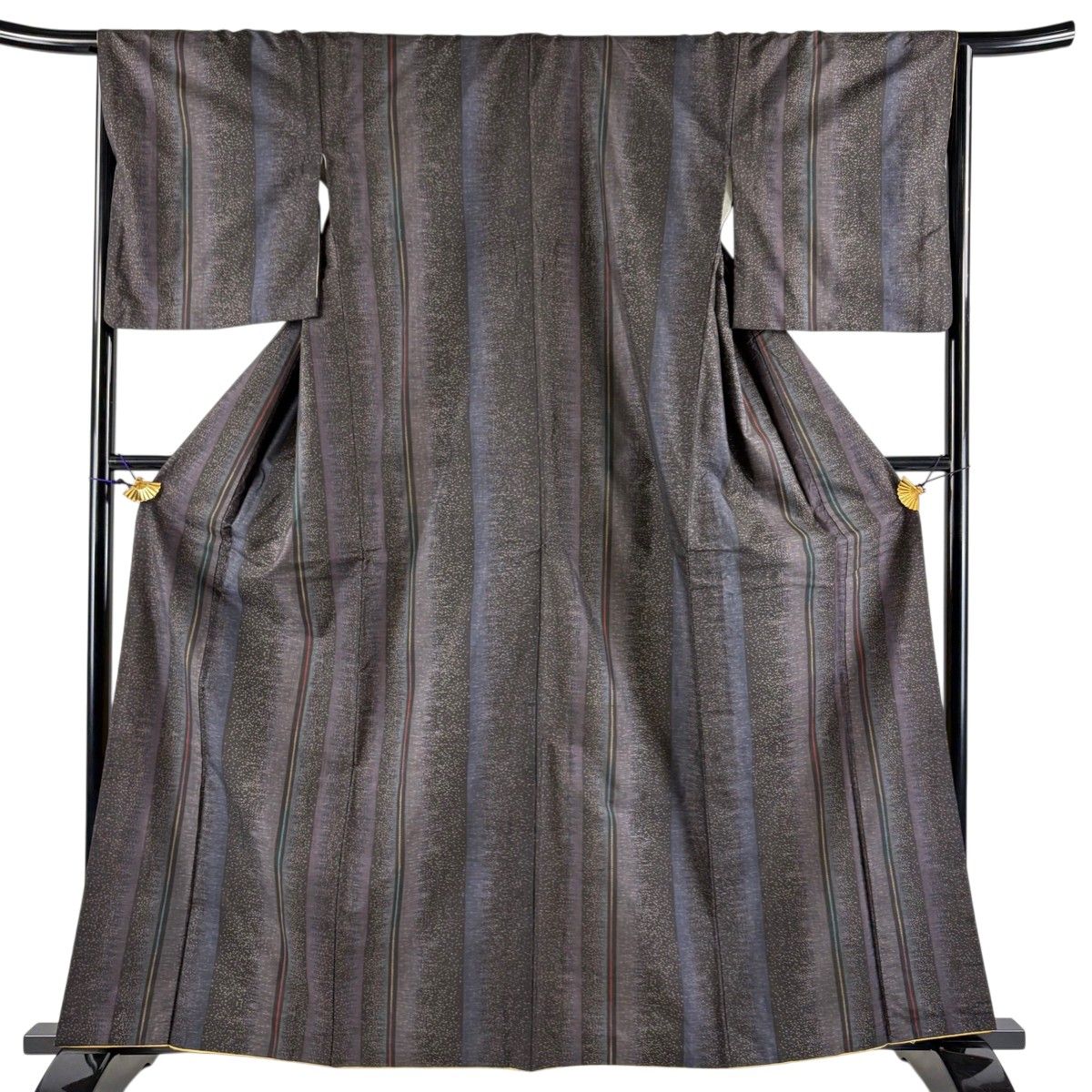 【美品】 紬 身丈162cm 裄丈67cm 正絹 秀品 【中古】 紬 身丈162.5cm 裄丈67.5cm L 袷 幾何学模様 茶紫 正絹 秀品｜中古
