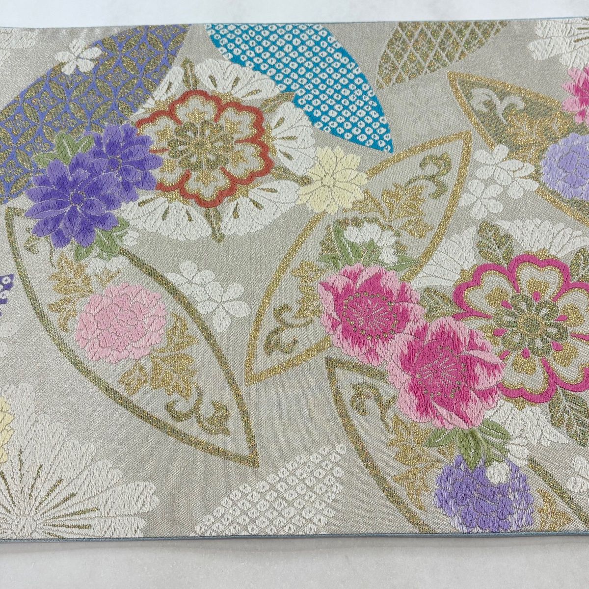 袋帯 秀品 華文 花唐草 金糸 箔 灰白 六通 正絹 【中古】 - メルカリ