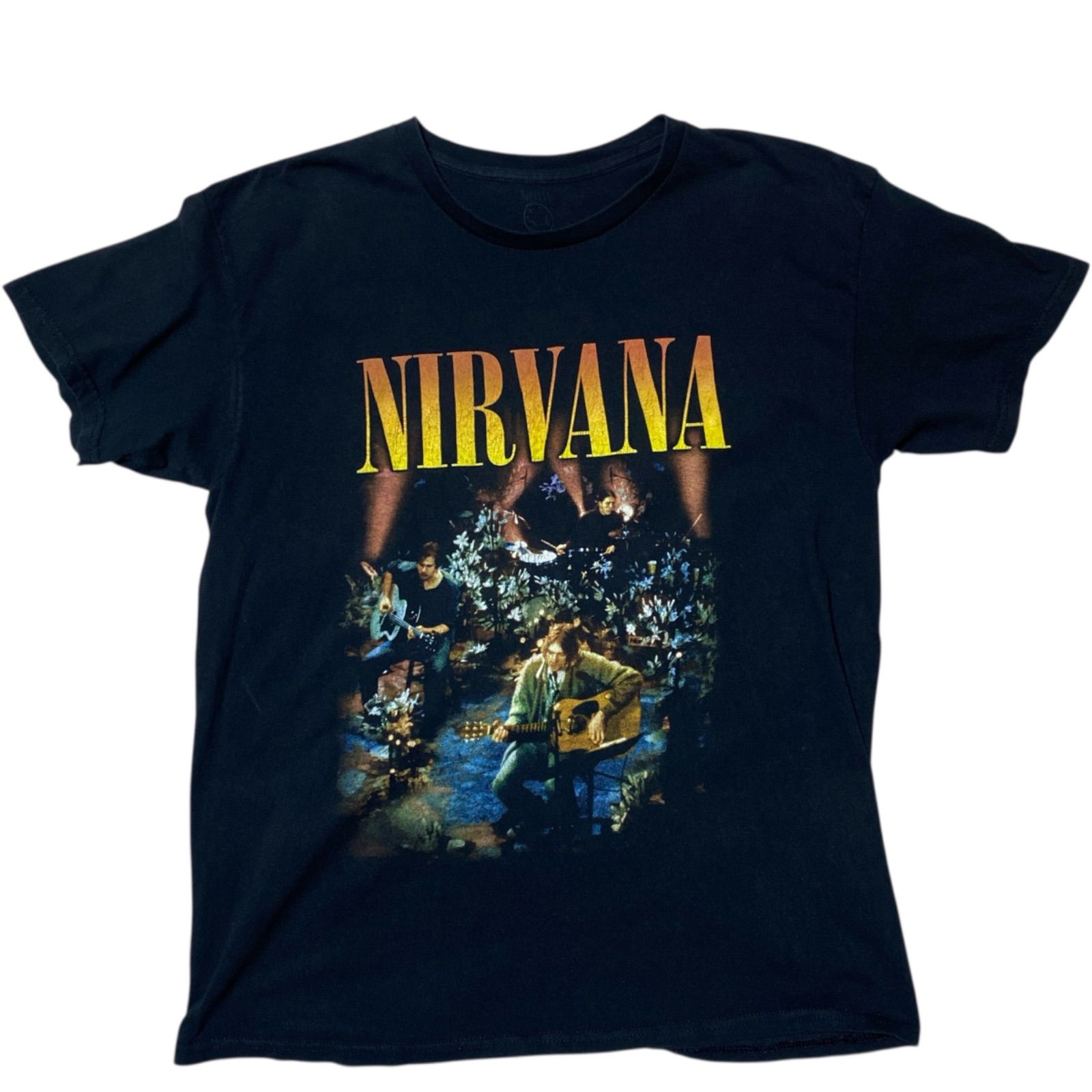 ロック バンド 伝説的 ニルヴァーナ NIRVANA バンT ライブ アコースティックギター 音楽 ミュージック 歌手 ミュージシャン グラフィック 弾く カート・コバーン M ブラック 黒 Tシャツ レディース ユニセックス メンズ 古着 半袖 CHM